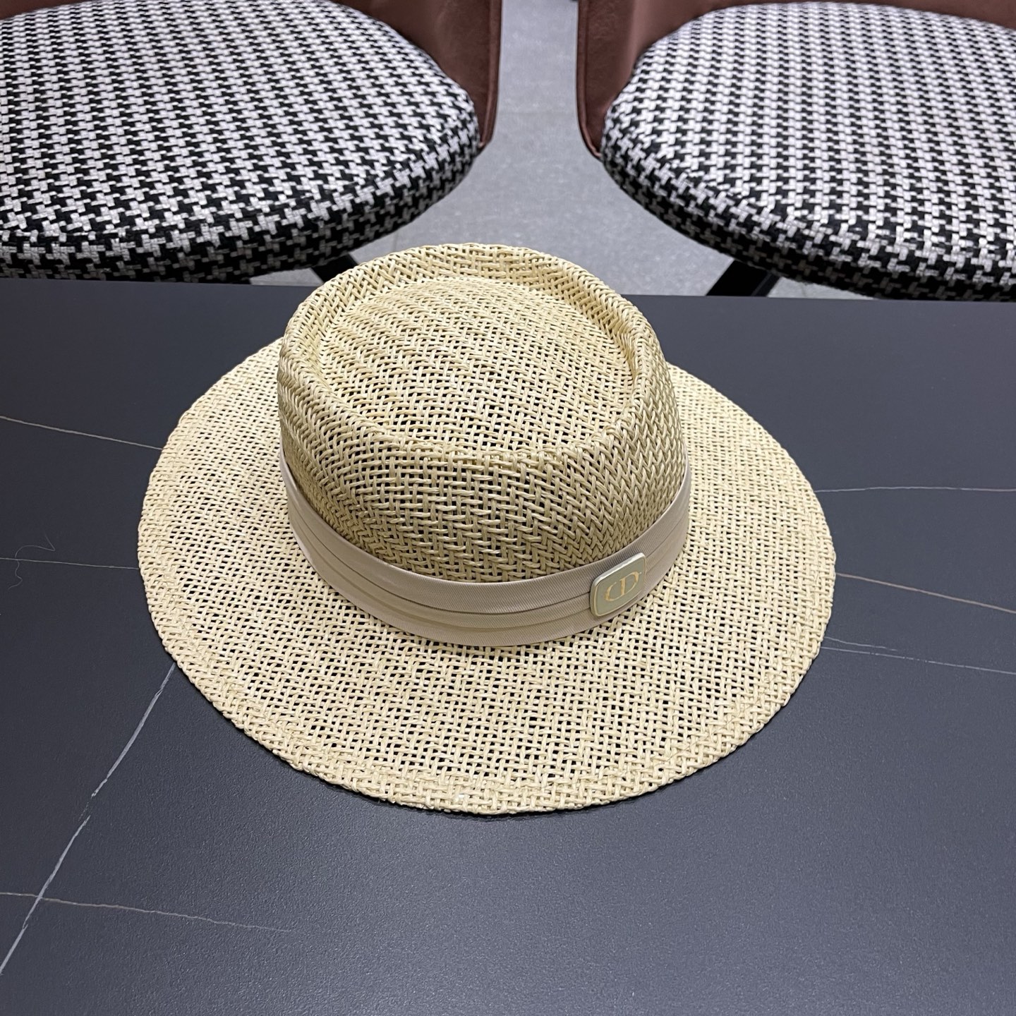迪奥Dior 法式缕空透气草帽女士夏季平檐礼帽海边度假防晒帽户外出游遮阳帽