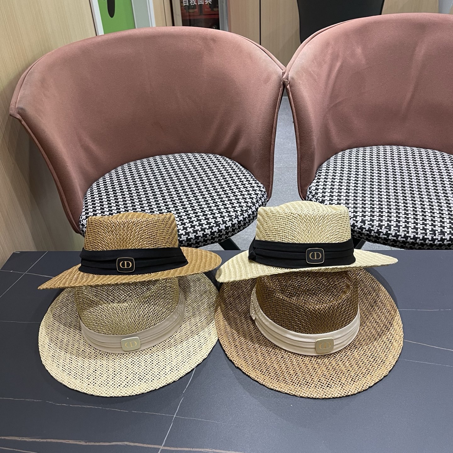 迪奥Dior 法式缕空透气草帽女士夏季平檐礼帽海边度假防晒帽户外出游遮阳帽