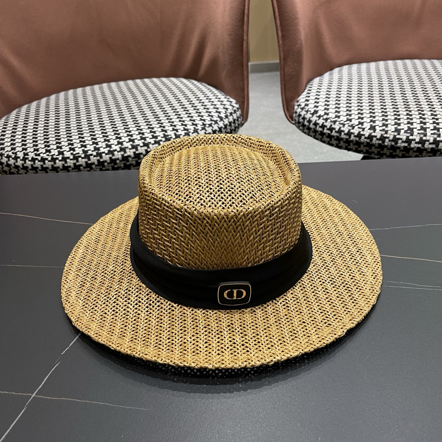 迪奥Dior 法式缕空透气草帽女士夏季平檐礼帽海边度假防晒帽户外出游遮阳帽