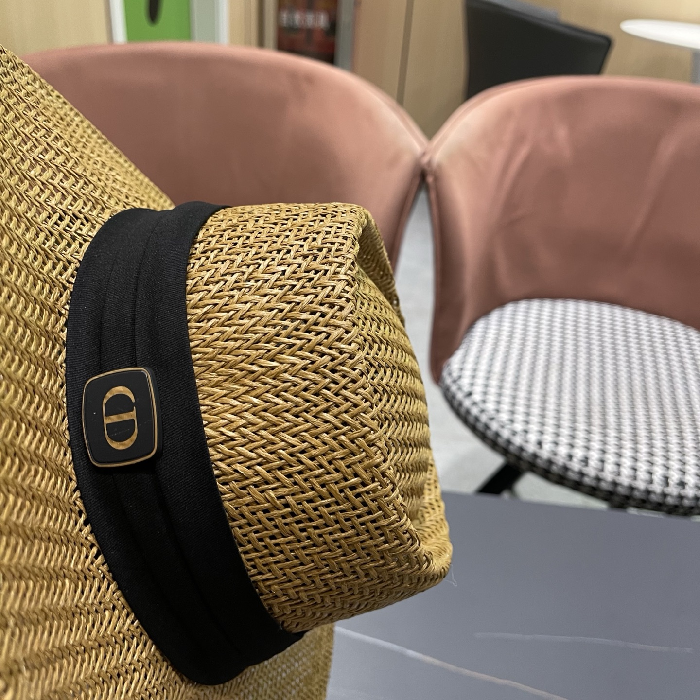 迪奥Dior 法式缕空透气草帽女士夏季平檐礼帽海边度假防晒帽户外出游遮阳帽