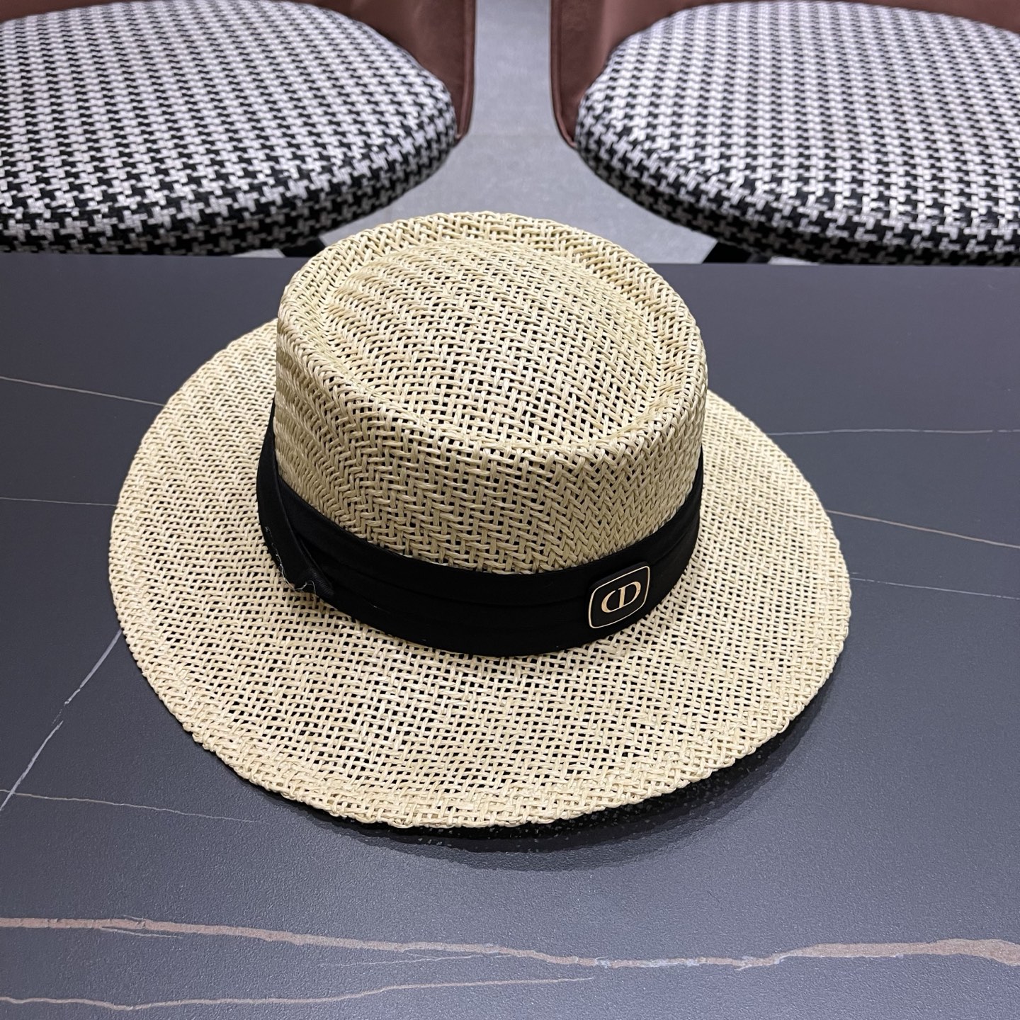 迪奥Dior 法式缕空透气草帽女士夏季平檐礼帽海边度假防晒帽户外出游遮阳帽