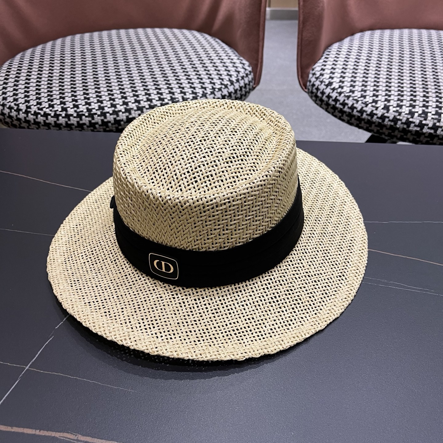 迪奥Dior 法式缕空透气草帽女士夏季平檐礼帽海边度假防晒帽户外出游遮阳帽