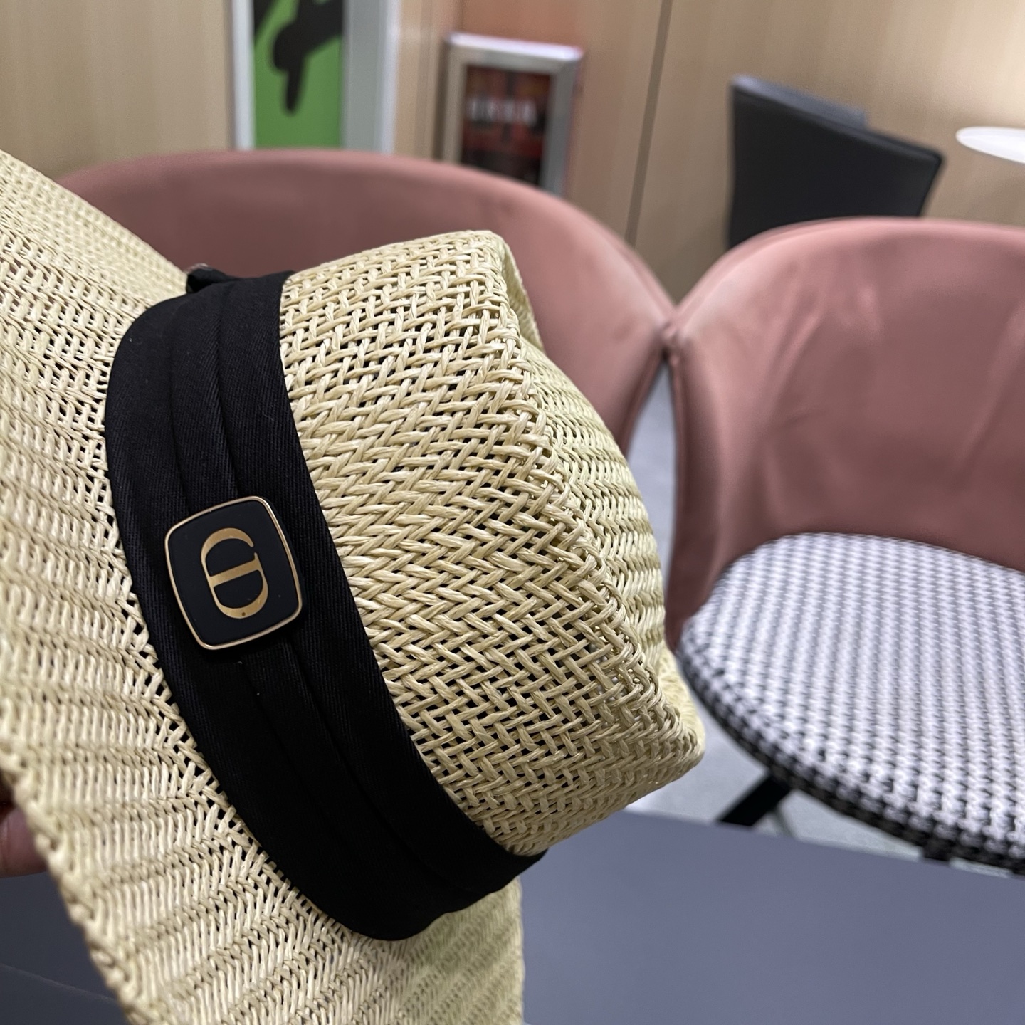 迪奥Dior 法式缕空透气草帽女士夏季平檐礼帽海边度假防晒帽户外出游遮阳帽