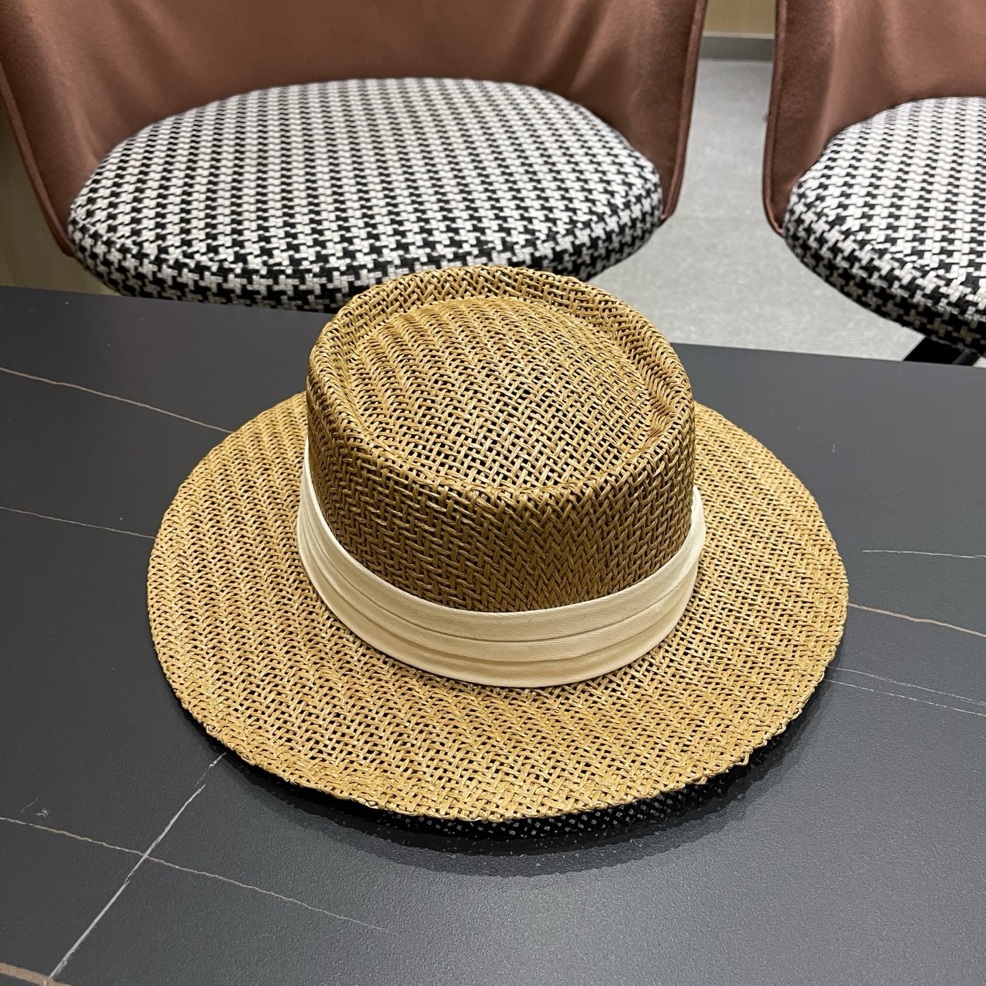 迪奥Dior 法式缕空透气草帽女士夏季平檐礼帽海边度假防晒帽户外出游遮阳帽