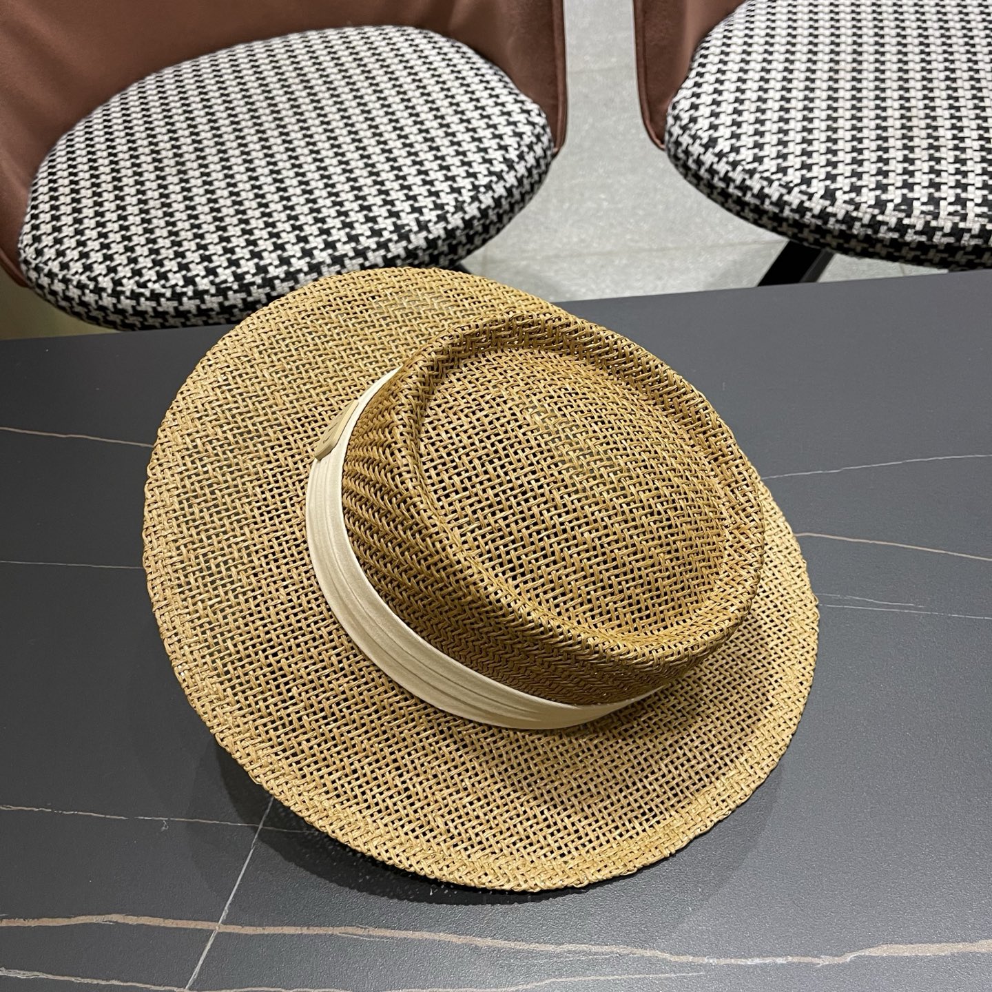 迪奥Dior 法式缕空透气草帽女士夏季平檐礼帽海边度假防晒帽户外出游遮阳帽