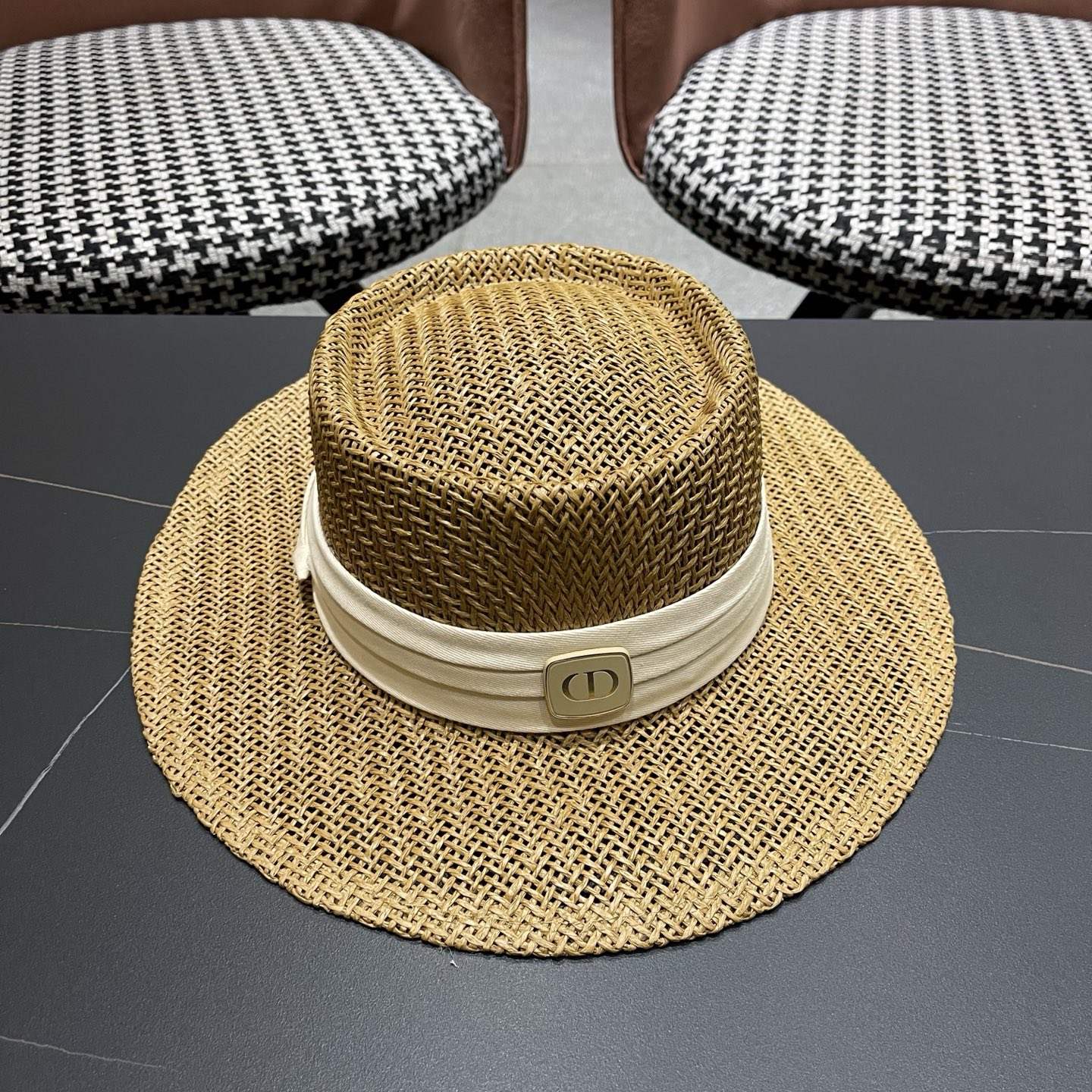 迪奥Dior 法式缕空透气草帽女士夏季平檐礼帽海边度假防晒帽户外出游遮阳帽