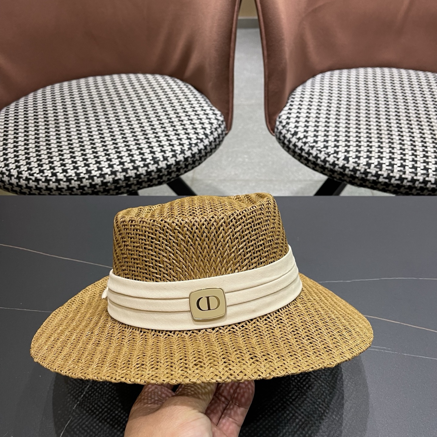 迪奥Dior 法式缕空透气草帽女士夏季平檐礼帽海边度假防晒帽户外出游遮阳帽