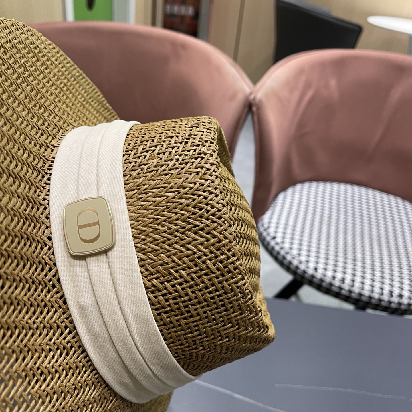 迪奥Dior 法式缕空透气草帽女士夏季平檐礼帽海边度假防晒帽户外出游遮阳帽