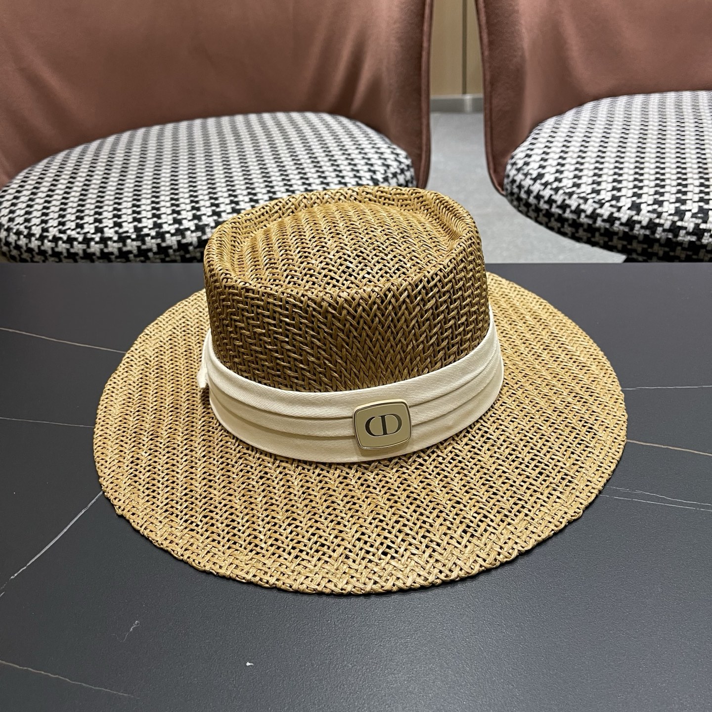 迪奥Dior 法式缕空透气草帽女士夏季平檐礼帽海边度假防晒帽户外出游遮阳帽