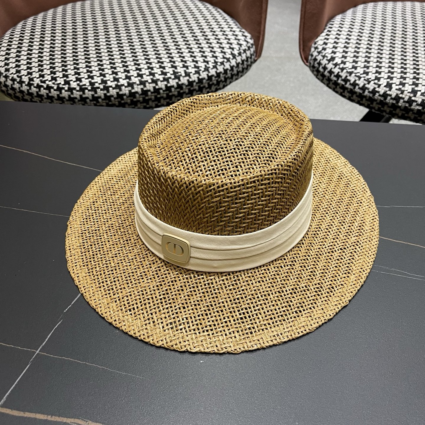 迪奥Dior 法式缕空透气草帽女士夏季平檐礼帽海边度假防晒帽户外出游遮阳帽