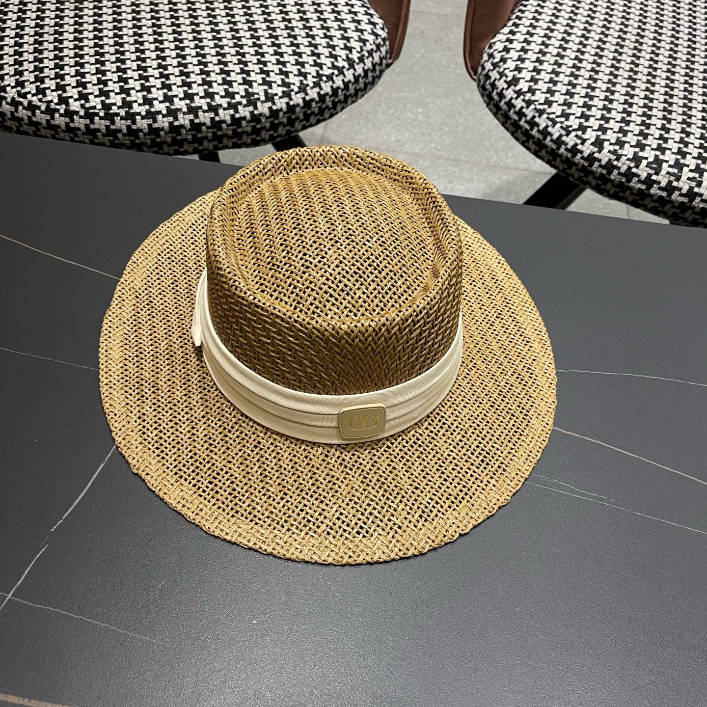 迪奥Dior 法式缕空透气草帽女士夏季平檐礼帽海边度假防晒帽户外出游遮阳帽
