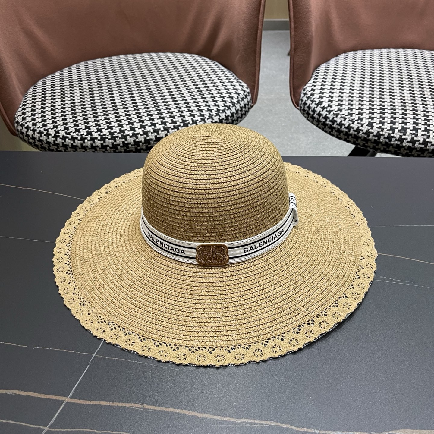 NO:764485,Balenciaga French lace woven straw hat bag seaside sunshade large brim small hat showing face small hat straw hat fisherman hat baseball cap, hat, balenciaga, balenciaga, espadrilles, hats19860909Balenciaga 巴黎世家法式蕾丝边编织草帽包包海边遮阳大帽檐显脸小帽子草帽渔夫帽棒球帽,帽子,balenciaga,balenciaga,espadrilles,hats,hat