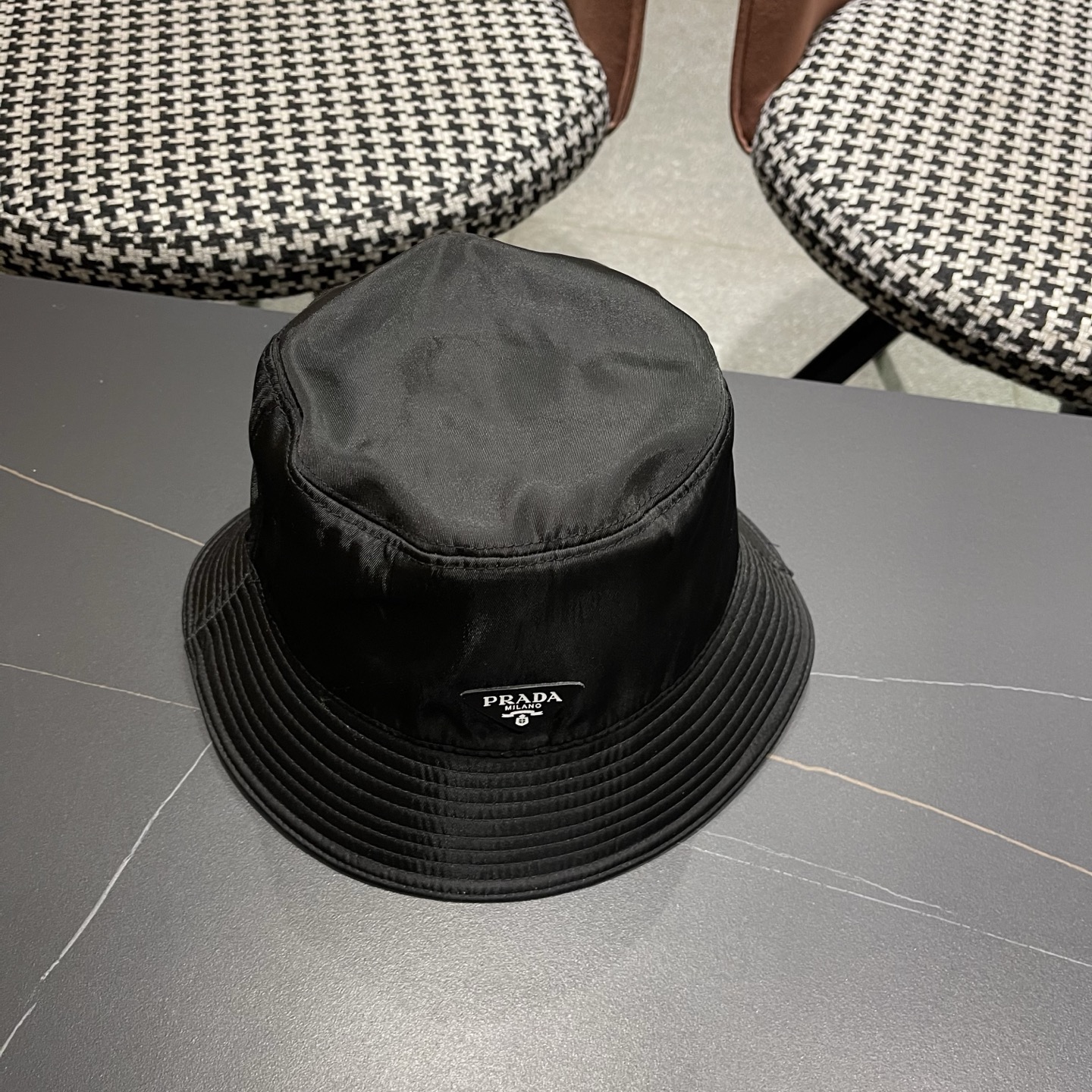 【PRADA普拉达】最新原版简约款渔夫帽，日常款超好搭配，出街单品