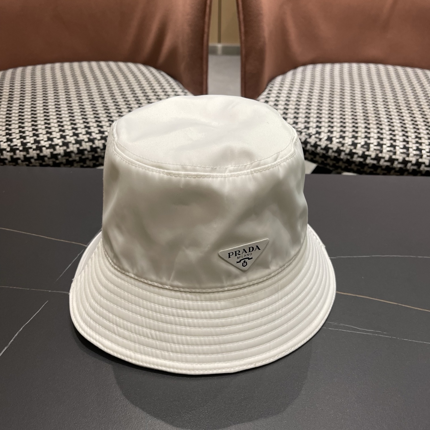 【PRADA普拉达】最新原版简约款渔夫帽，日常款超好搭配，出街单品