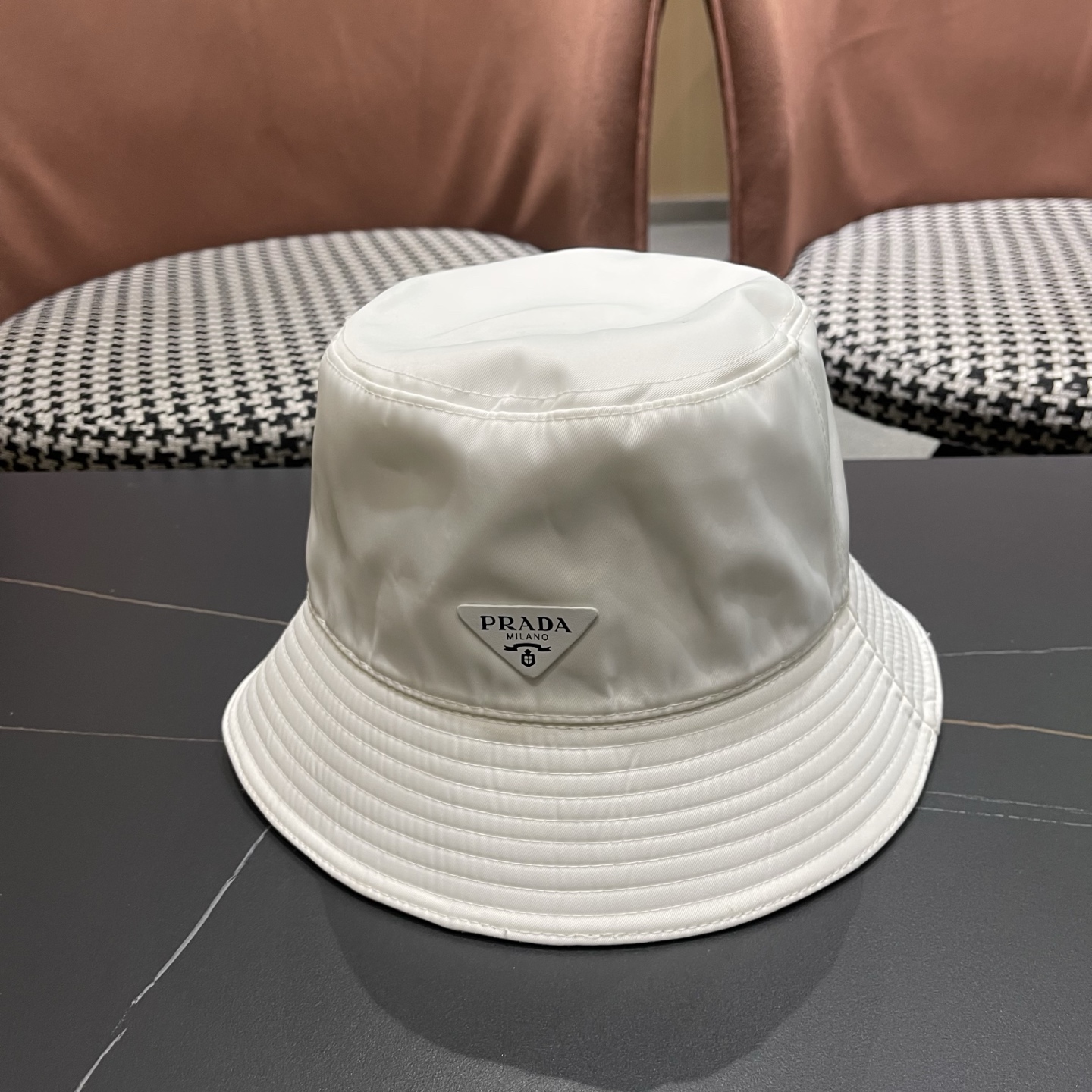 【PRADA普拉达】最新原版简约款渔夫帽，日常款超好搭配，出街单品