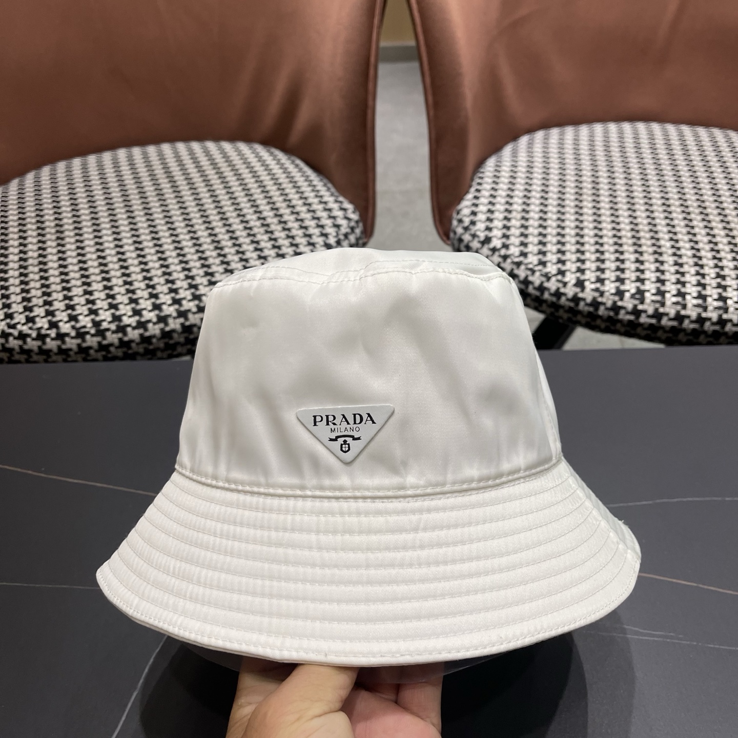 【PRADA普拉达】最新原版简约款渔夫帽，日常款超好搭配，出街单品