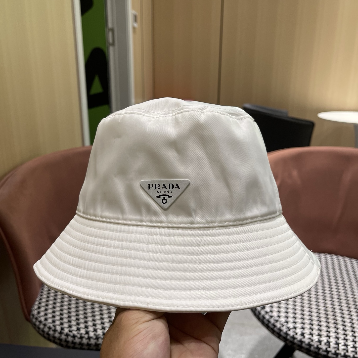 【PRADA普拉达】最新原版简约款渔夫帽，日常款超好搭配，出街单品