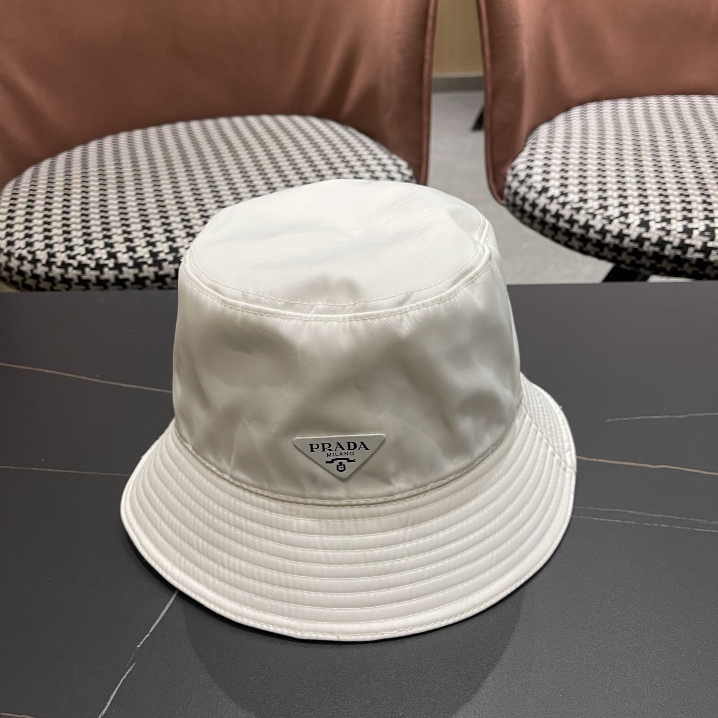 【PRADA普拉达】最新原版简约款渔夫帽，日常款超好搭配，出街单品