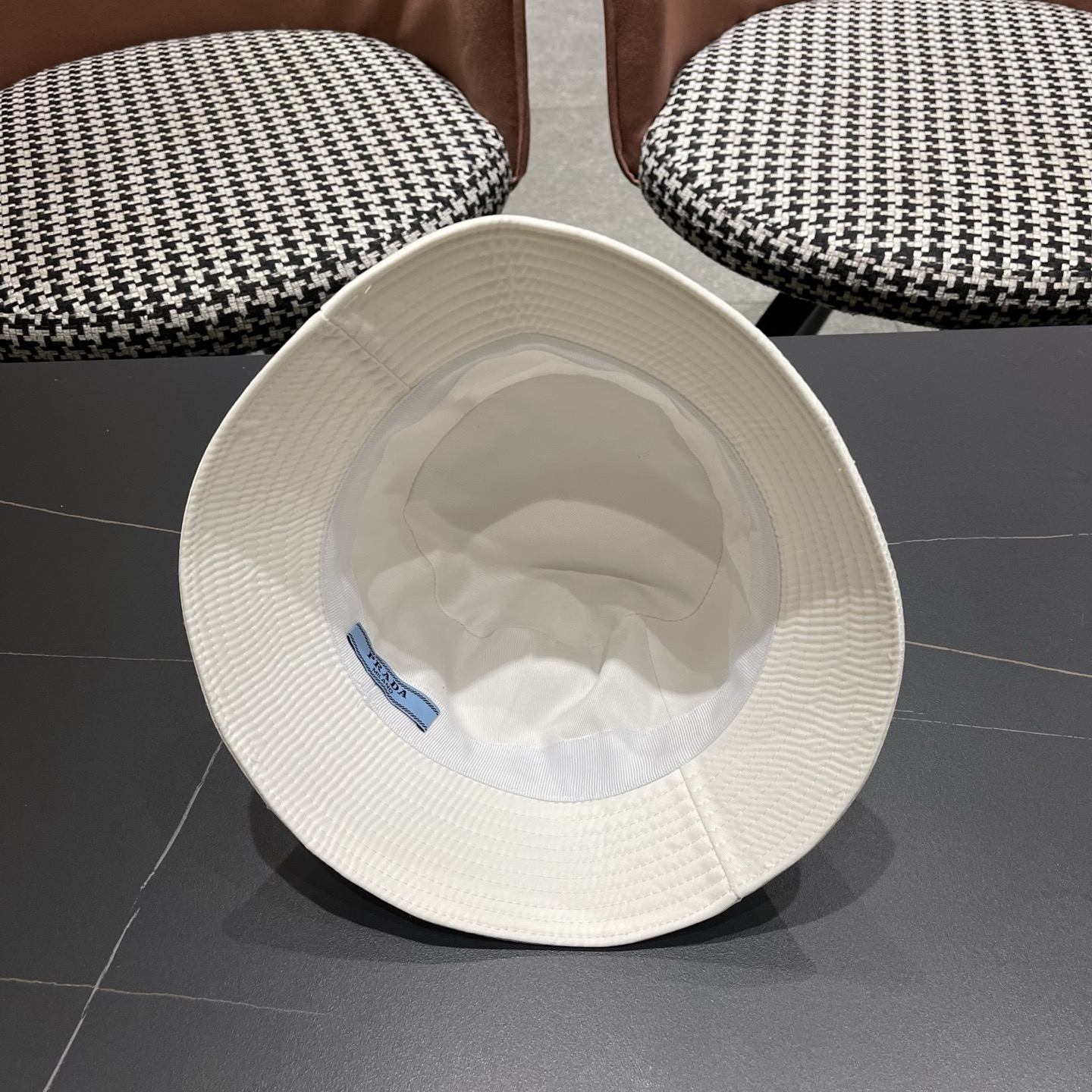 【PRADA普拉达】最新原版简约款渔夫帽，日常款超好搭配，出街单品