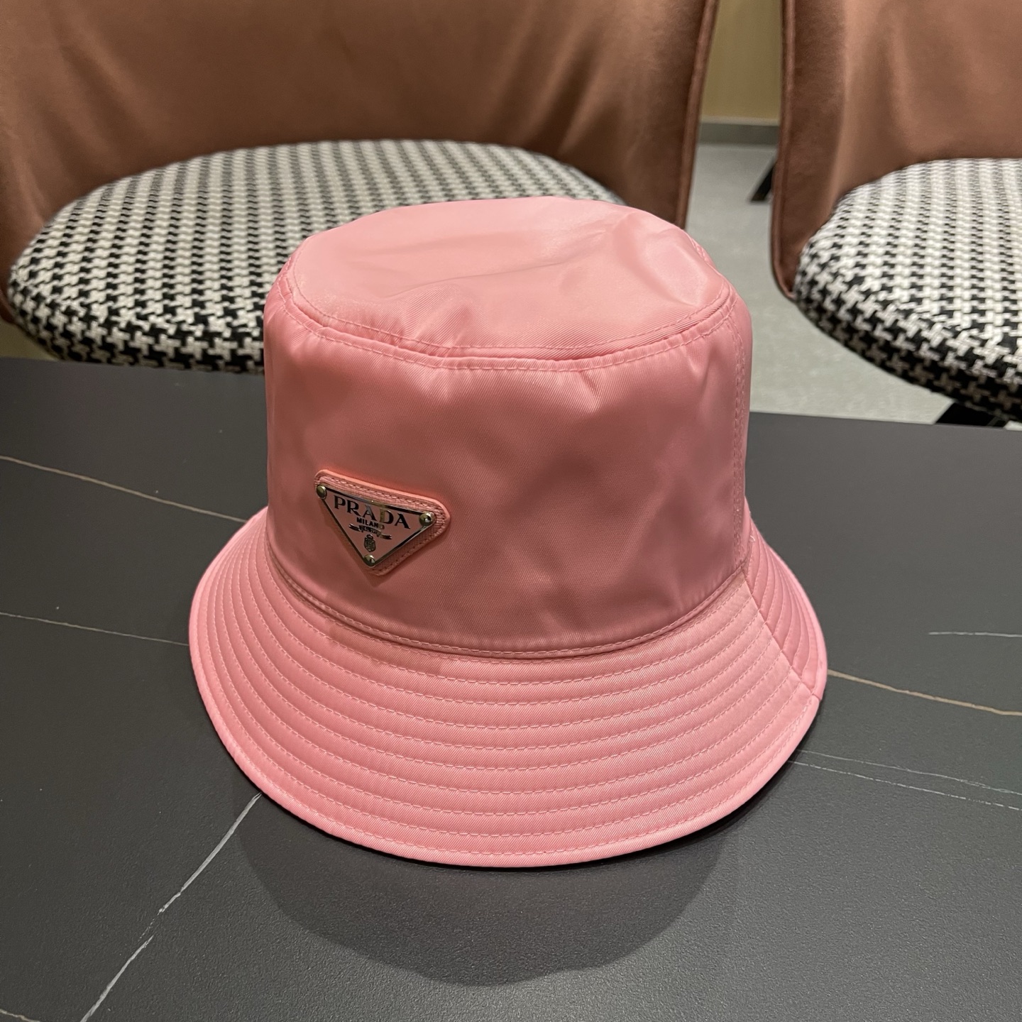 【PRADA普拉达】最新原版简约款渔夫帽，日常款超好搭配，出街单品
