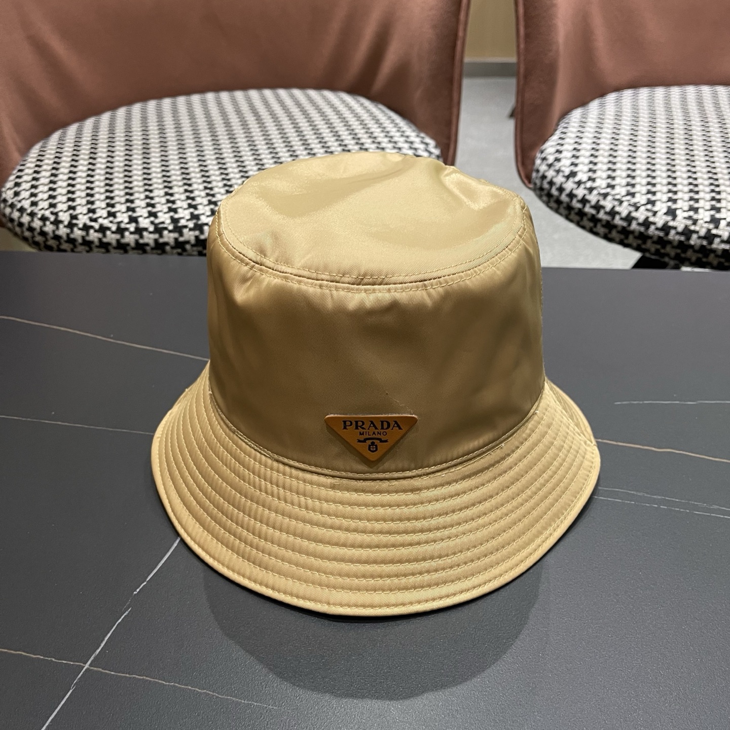 【PRADA普拉达】最新原版简约款渔夫帽，日常款超好搭配，出街单品