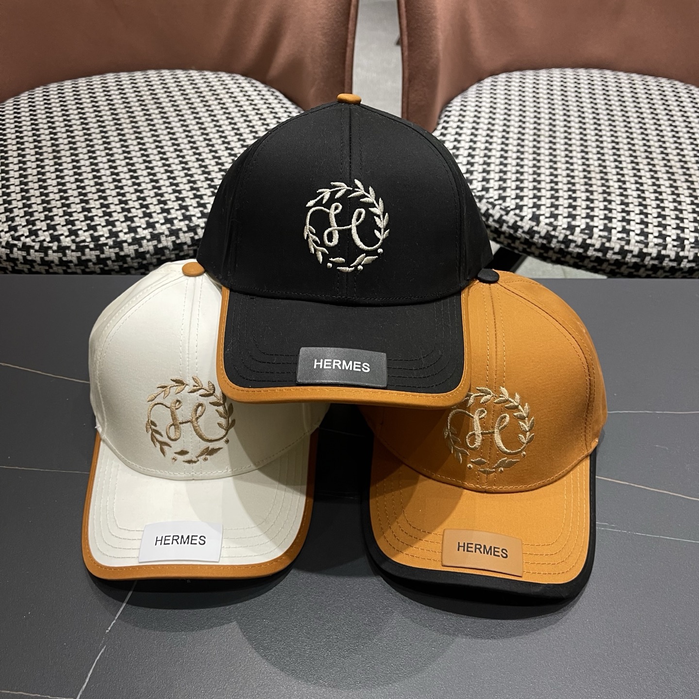 新款出货 HERMÈS (爱马仕)最新款原单棒球帽，拼色H，正品开模订制，原版透气帆布面料+原厂精钢调节