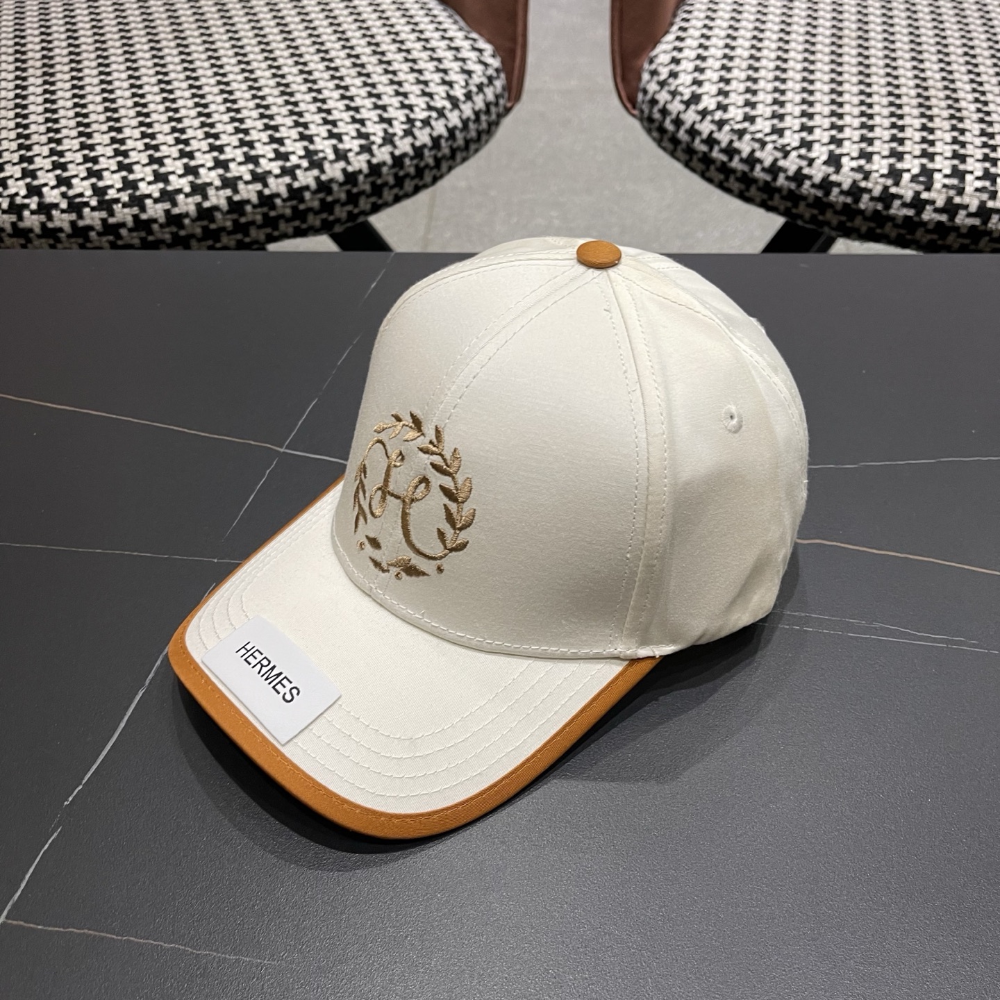 新款出货 HERMÈS (爱马仕)最新款原单棒球帽，拼色H，正品开模订制，原版透气帆布面料+原厂精钢调节