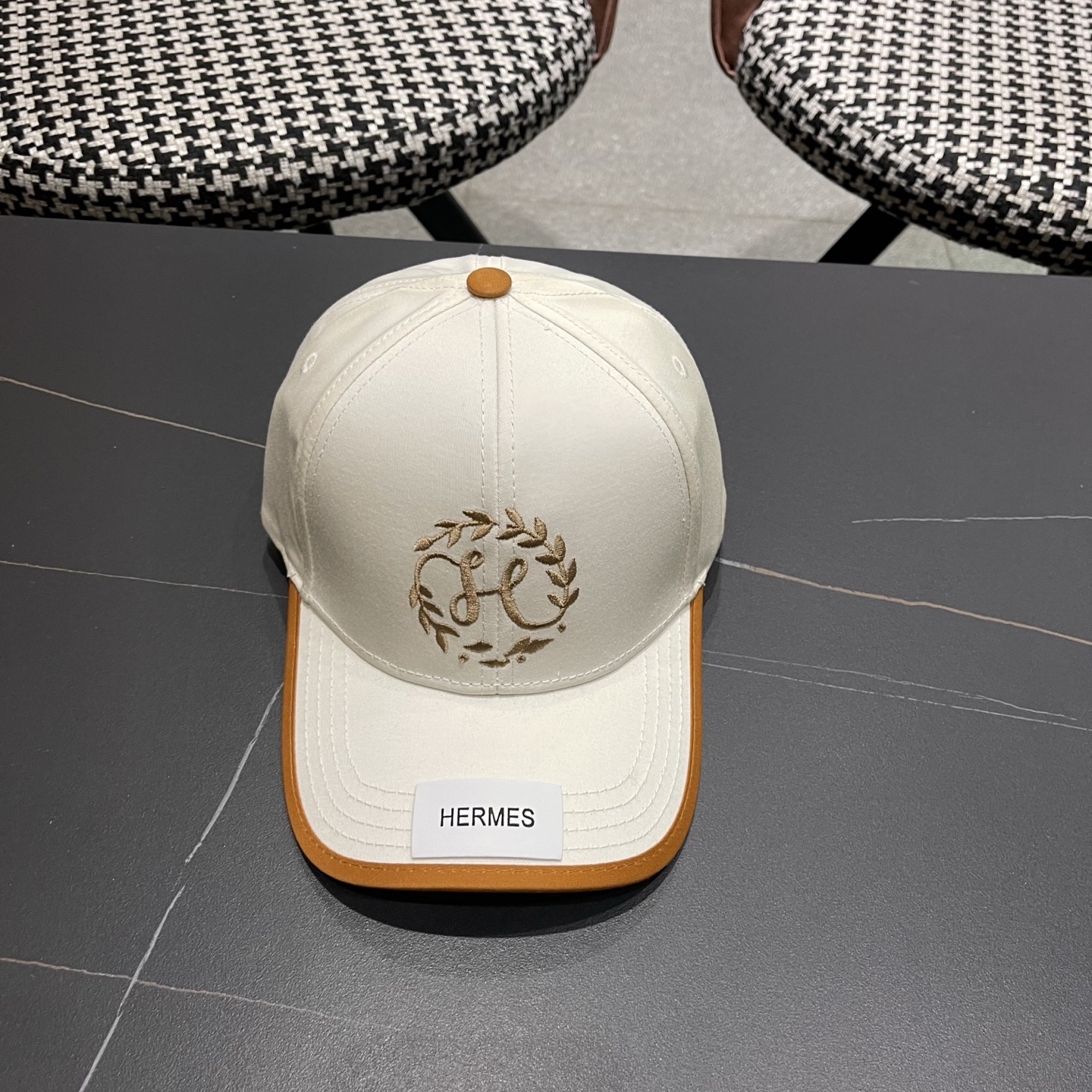 新款出货 HERMÈS (爱马仕)最新款原单棒球帽，拼色H，正品开模订制，原版透气帆布面料+原厂精钢调节