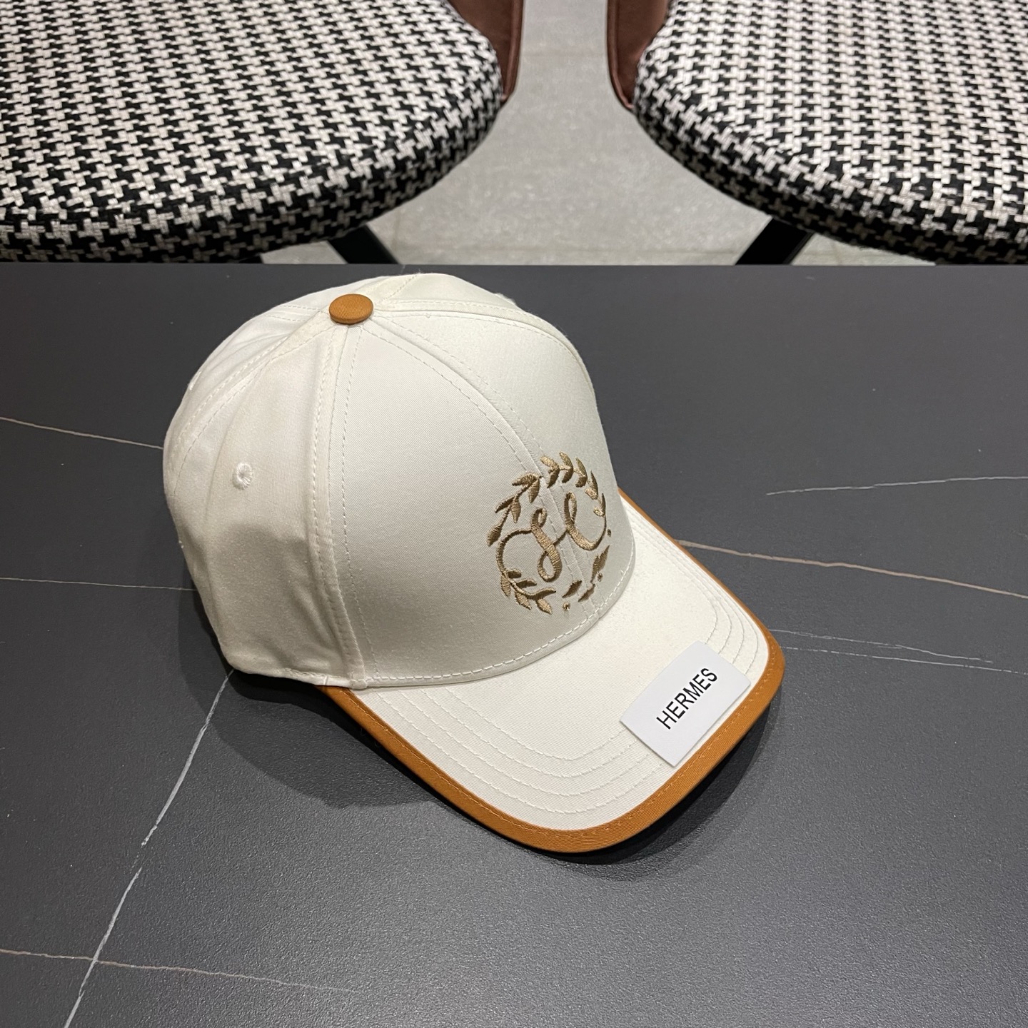 新款出货 HERMÈS (爱马仕)最新款原单棒球帽，拼色H，正品开模订制，原版透气帆布面料+原厂精钢调节