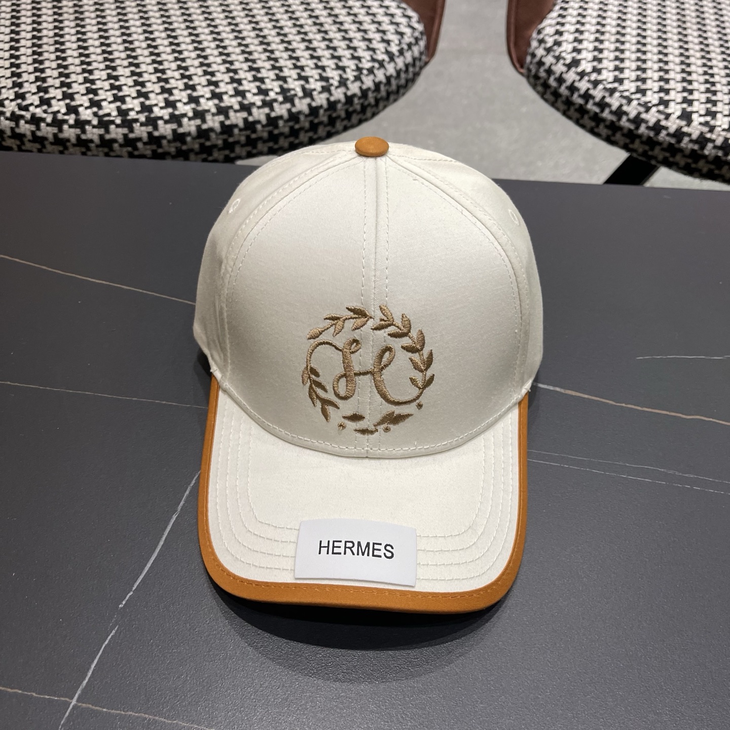 新款出货 HERMÈS (爱马仕)最新款原单棒球帽，拼色H，正品开模订制，原版透气帆布面料+原厂精钢调节