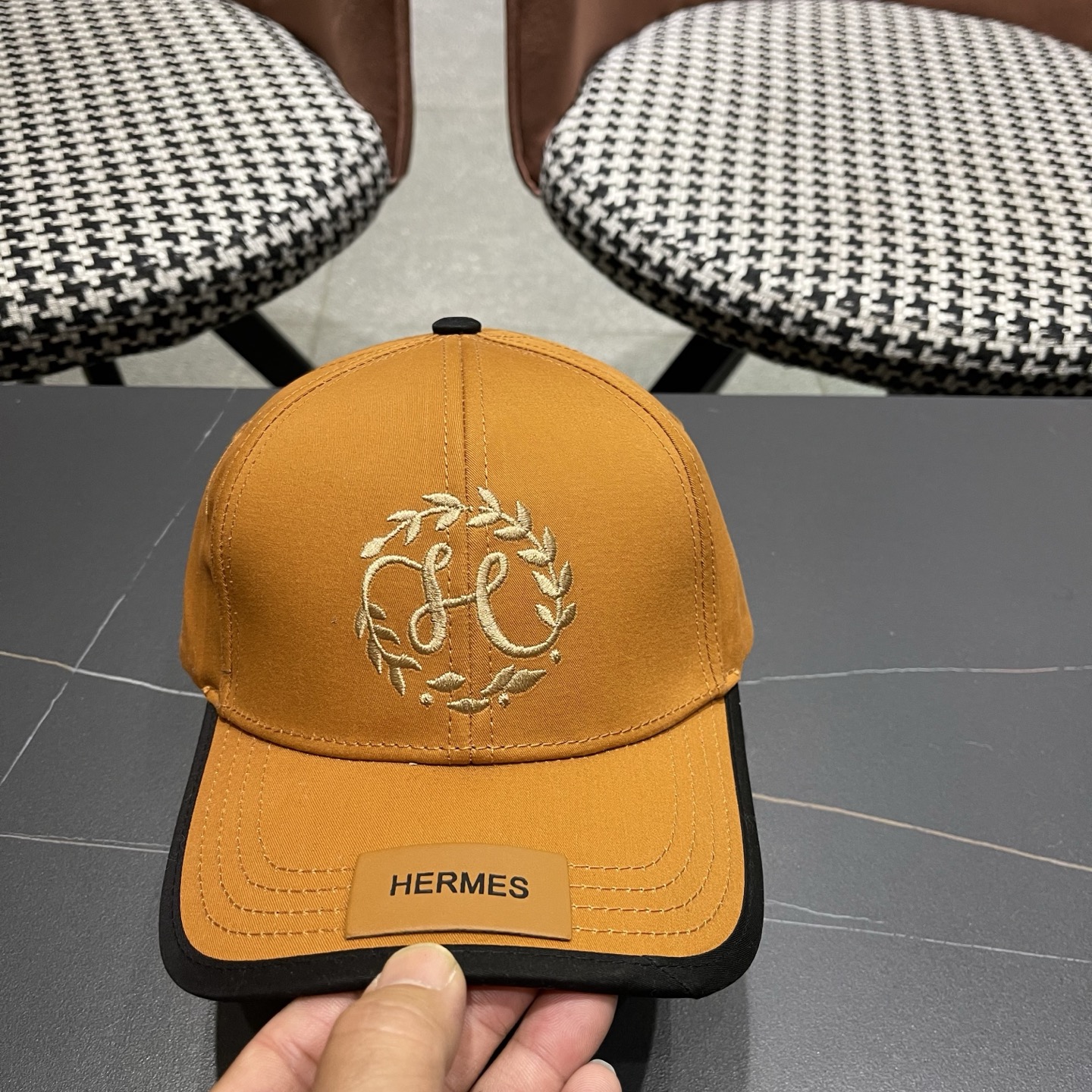 新款出货 HERMÈS (爱马仕)最新款原单棒球帽，拼色H，正品开模订制，原版透气帆布面料+原厂精钢调节