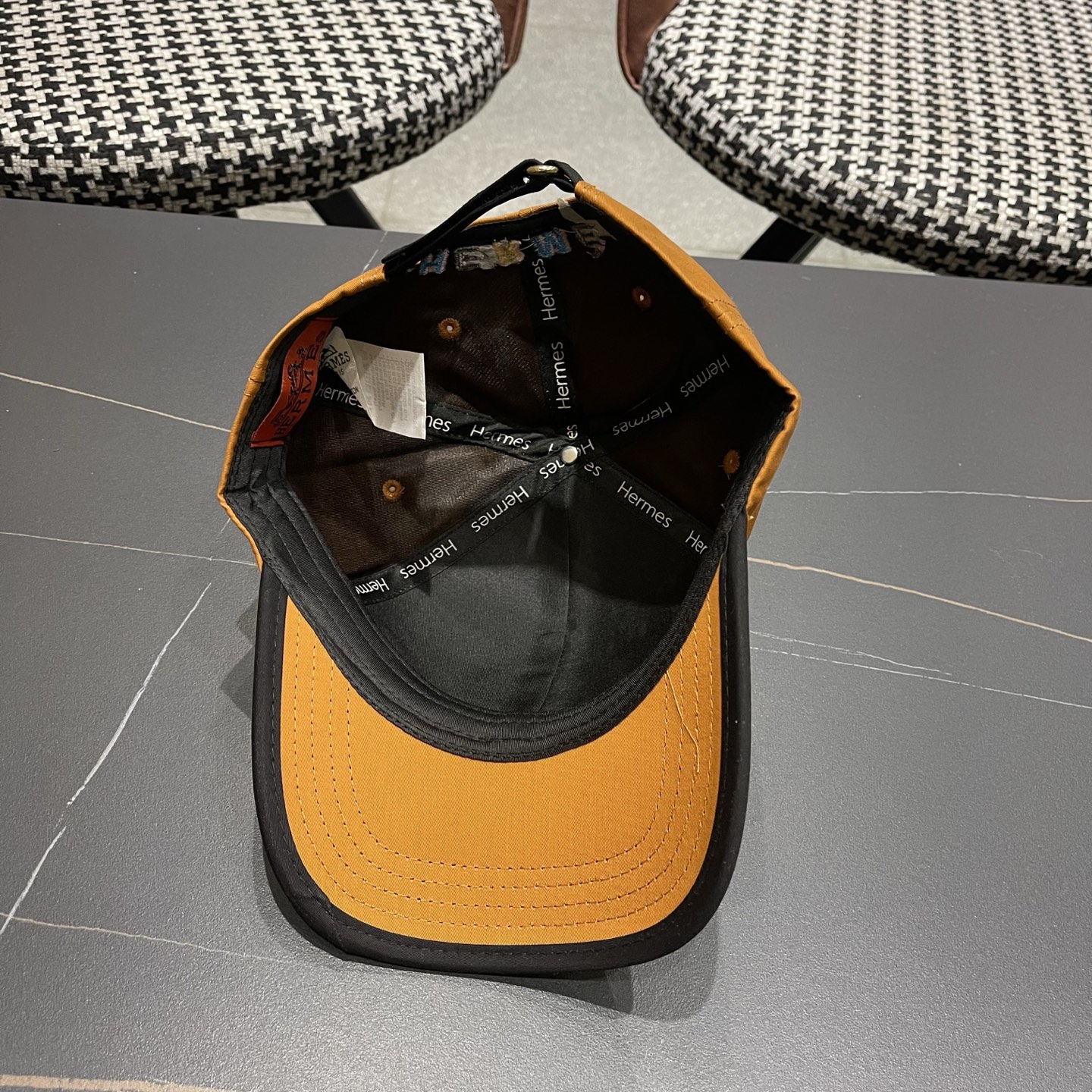 新款出货 HERMÈS (爱马仕)最新款原单棒球帽，拼色H，正品开模订制，原版透气帆布面料+原厂精钢调节