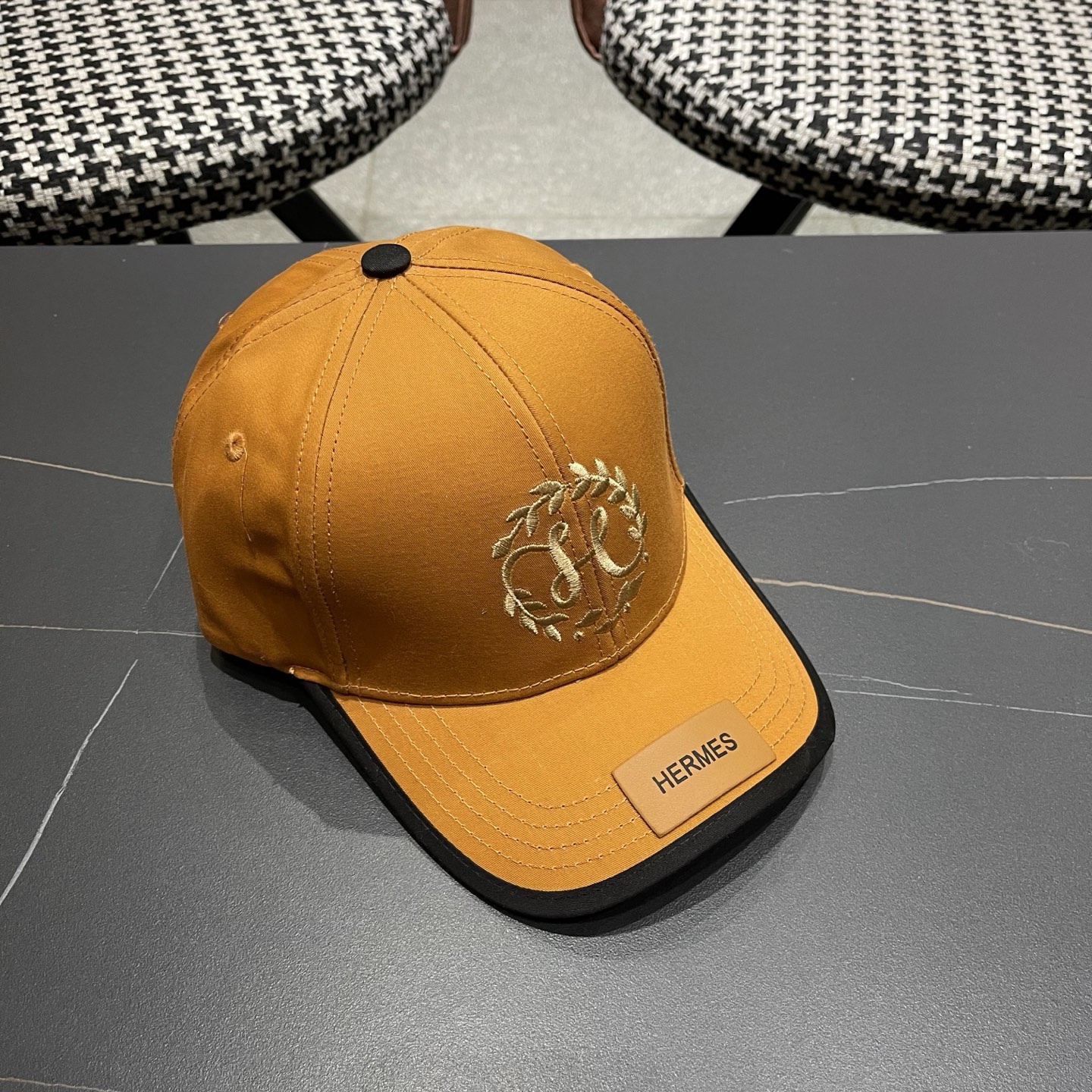 新款出货 HERMÈS (爱马仕)最新款原单棒球帽，拼色H，正品开模订制，原版透气帆布面料+原厂精钢调节