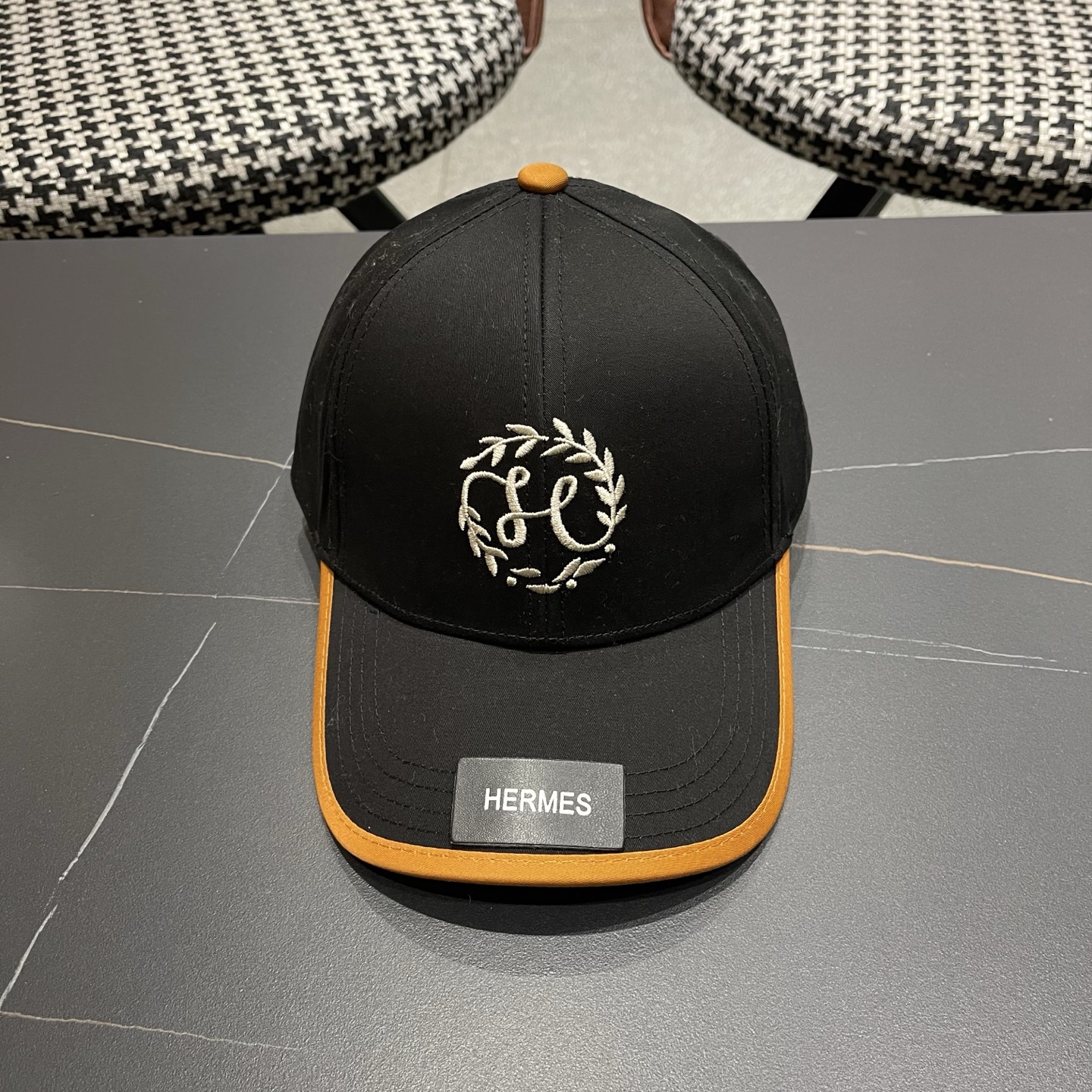 NO:764502,New shipment HERMS (Hermès) latest original baseball cap, color matching H, authentic mold opening and customization, original breathable canvas fabric + original stainless steel adjustment buckle, meticulous workmanship, fashionable and handsome, great quality!  hat straw hat bucket hat baseball cap, hat, hermes, hermes, espadrilles, hats19860909新款出货 HERMS (爱马仕)最新款原单棒球帽,拼色H,正品开模订制,原版透气帆布面料+原厂精钢调节扣,做工细致,时尚帅气质量超赞！帽子草帽渔夫帽棒球帽,帽子,hermes,hermes,espadrilles,hats,hat