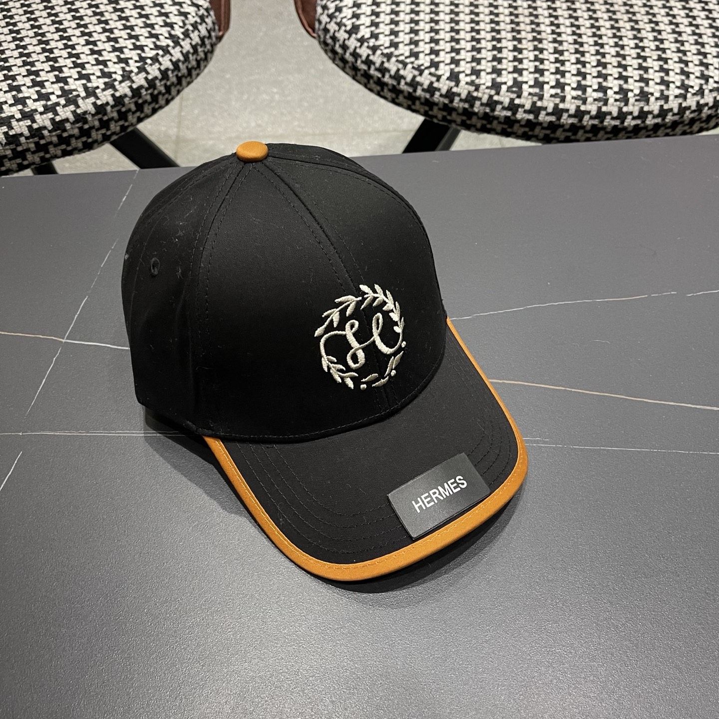 新款出货 HERMÈS (爱马仕)最新款原单棒球帽，拼色H，正品开模订制，原版透气帆布面料+原厂精钢调节