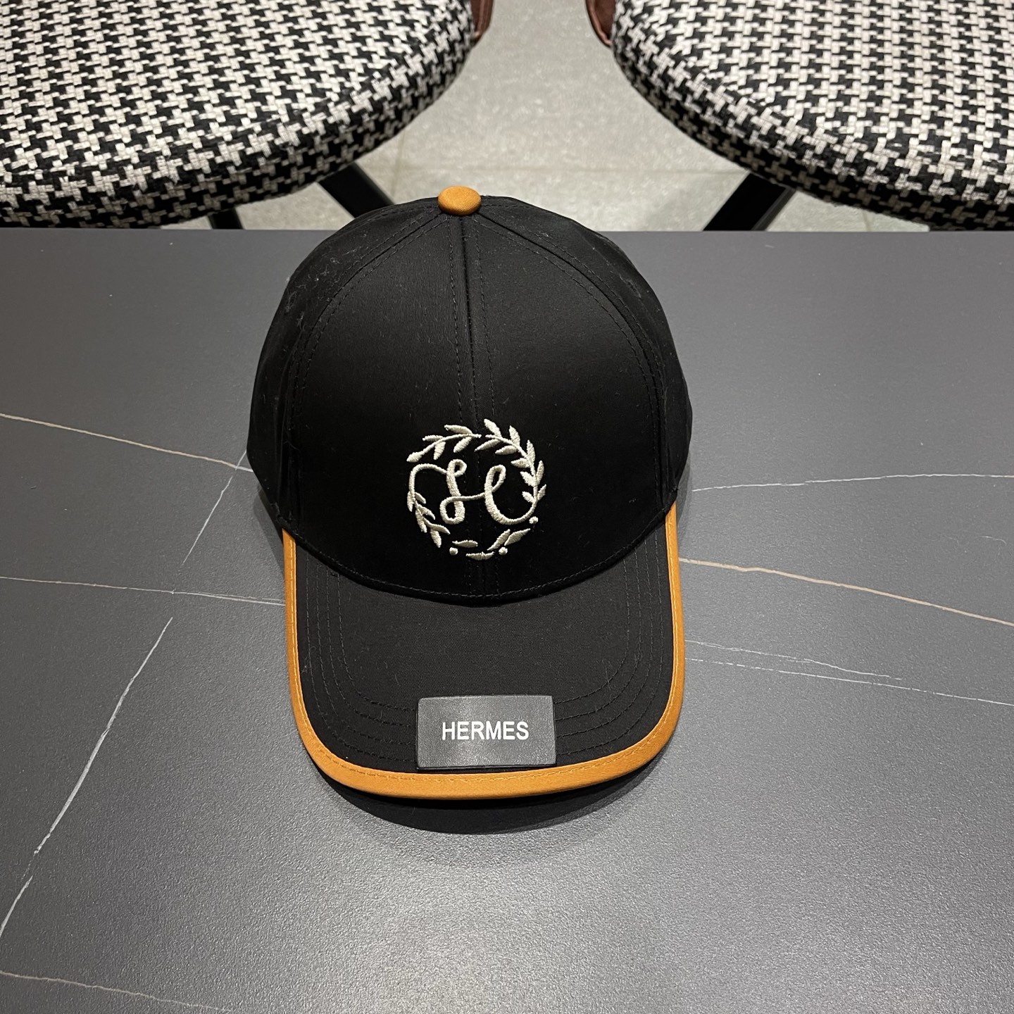 新款出货 HERMÈS (爱马仕)最新款原单棒球帽，拼色H，正品开模订制，原版透气帆布面料+原厂精钢调节