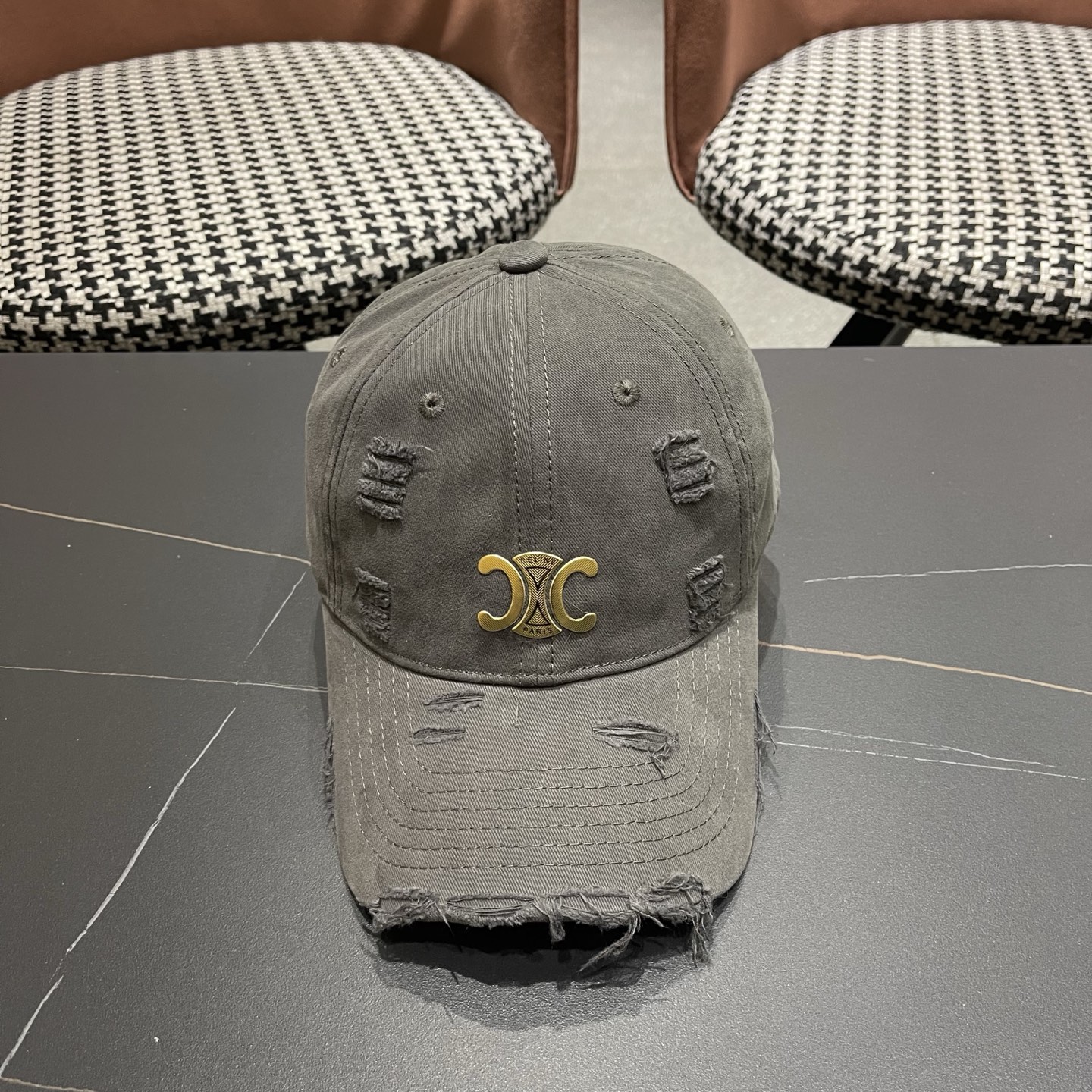 NO:764506,[CELINE] New classic casual and trendy baseball cap in Japanese and Korean style, looks great with any combination!  Hats, straw hats, bucket hats, baseball caps, hats, celine, celine, espadrilles, hats19860909【CELINE赛琳】新款经典休闲潮流款 棒球帽日韩风格,随便搭配都超好看！帽子草帽渔夫帽棒球帽,帽子,celine,celine,espadrilles,hats,hat