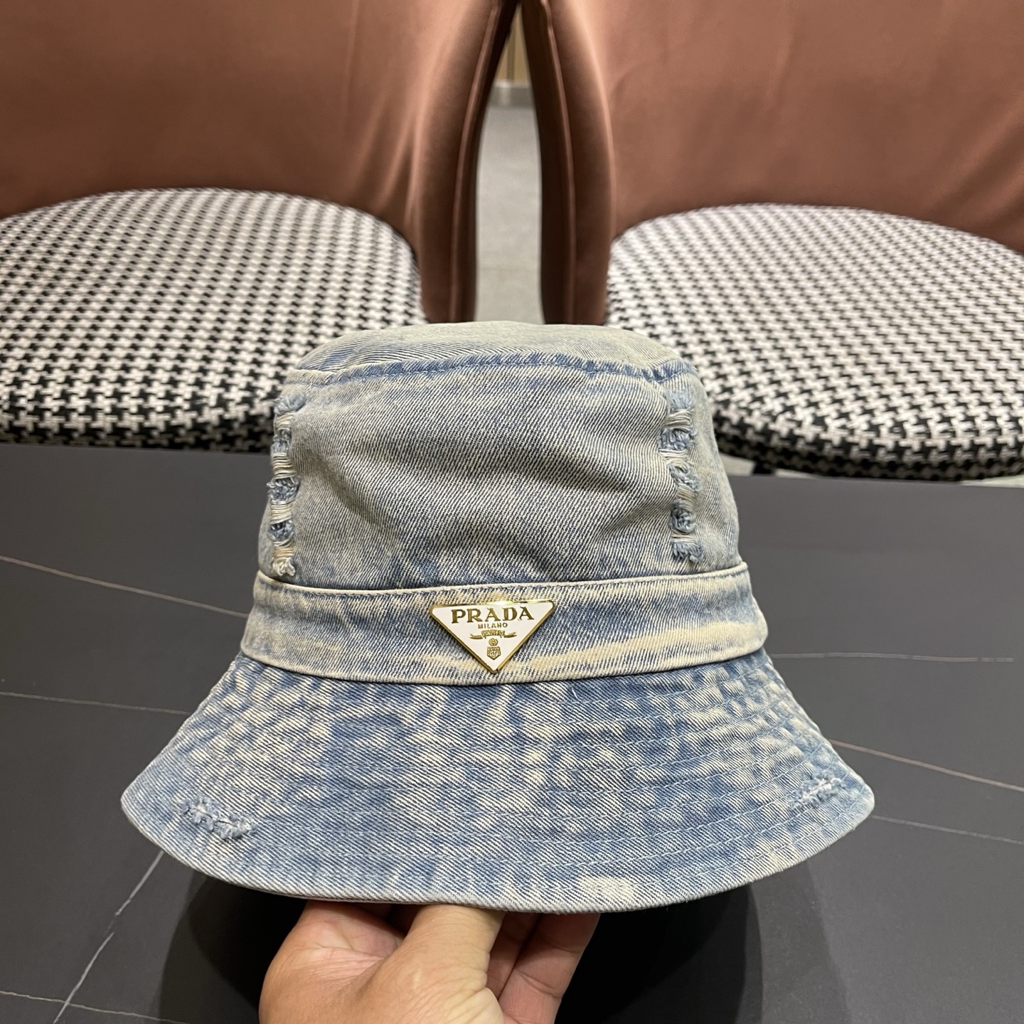 Pr@da 普拉达牛仔布渔夫帽洗水牛仔色，秀场同款，面料柔软舒适百搭休闲款，闭眼入！