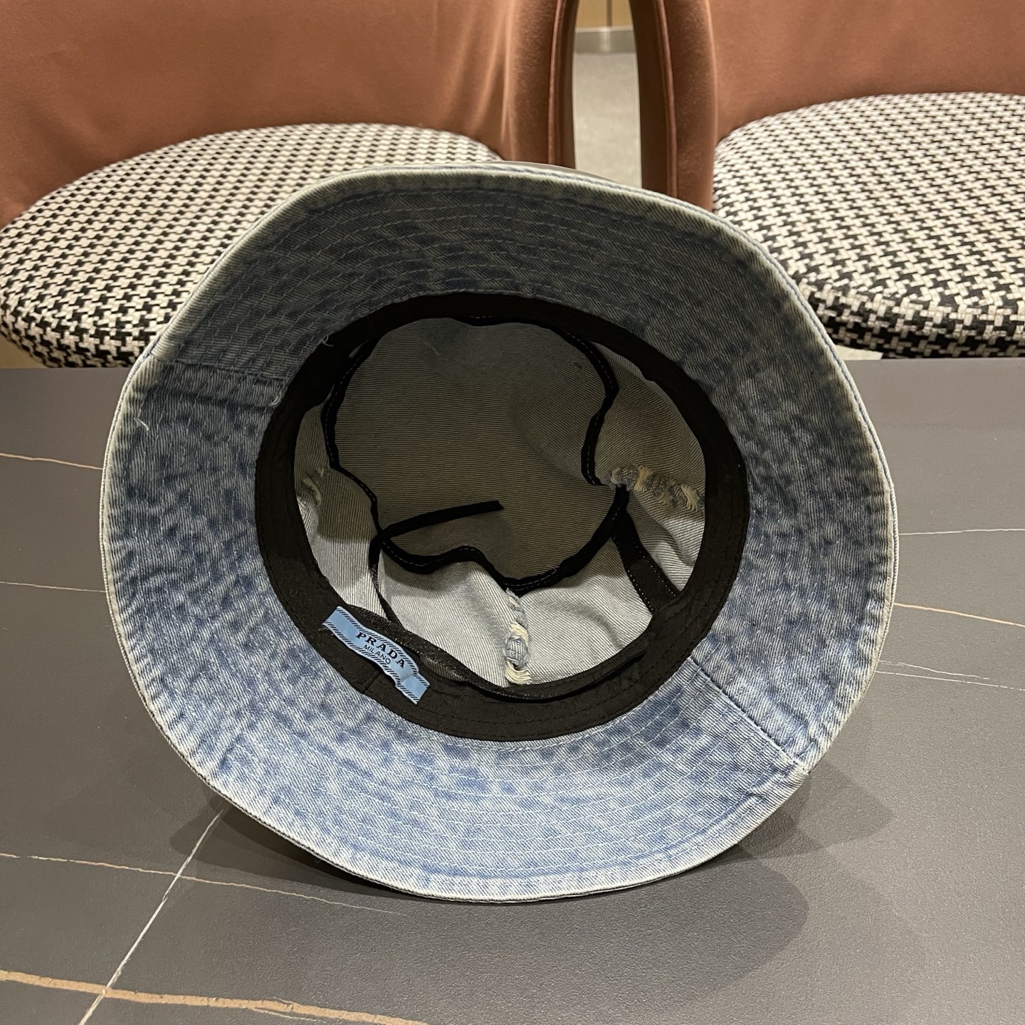 Pr@da 普拉达牛仔布渔夫帽洗水牛仔色，秀场同款，面料柔软舒适百搭休闲款，闭眼入！