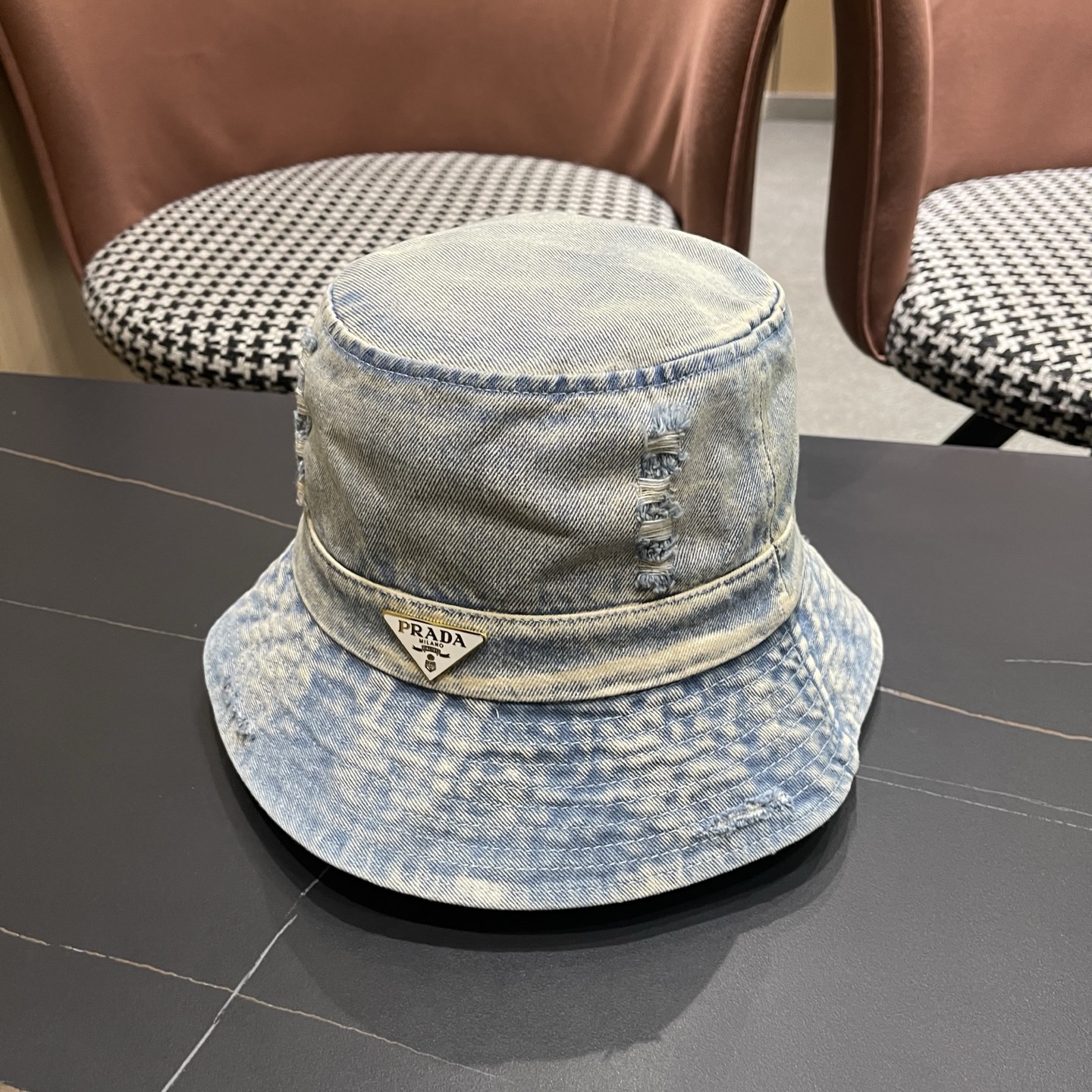 Pr@da 普拉达牛仔布渔夫帽洗水牛仔色，秀场同款，面料柔软舒适百搭休闲款，闭眼入！