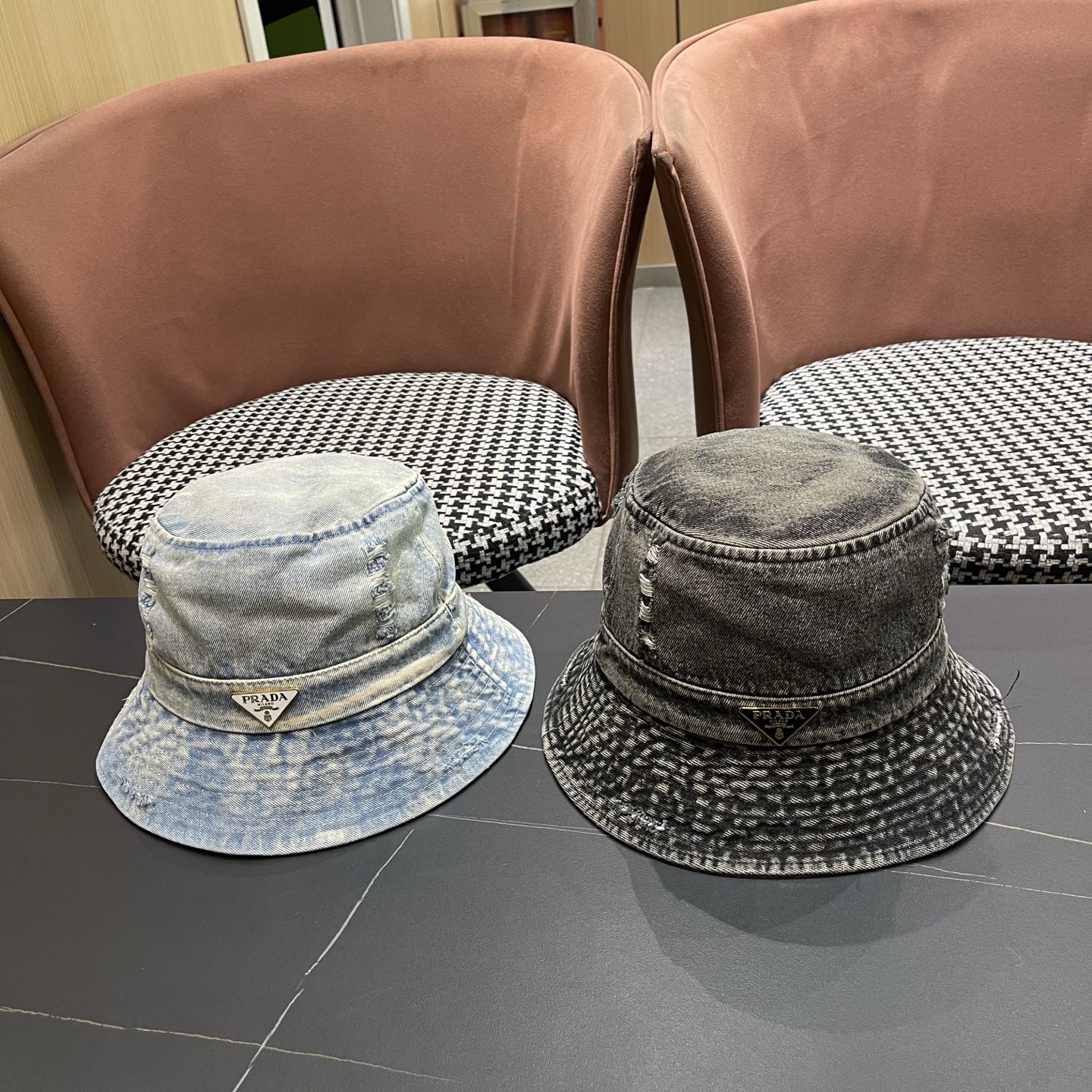 Pr@da 普拉达牛仔布渔夫帽洗水牛仔色，秀场同款，面料柔软舒适百搭休闲款，闭眼入！