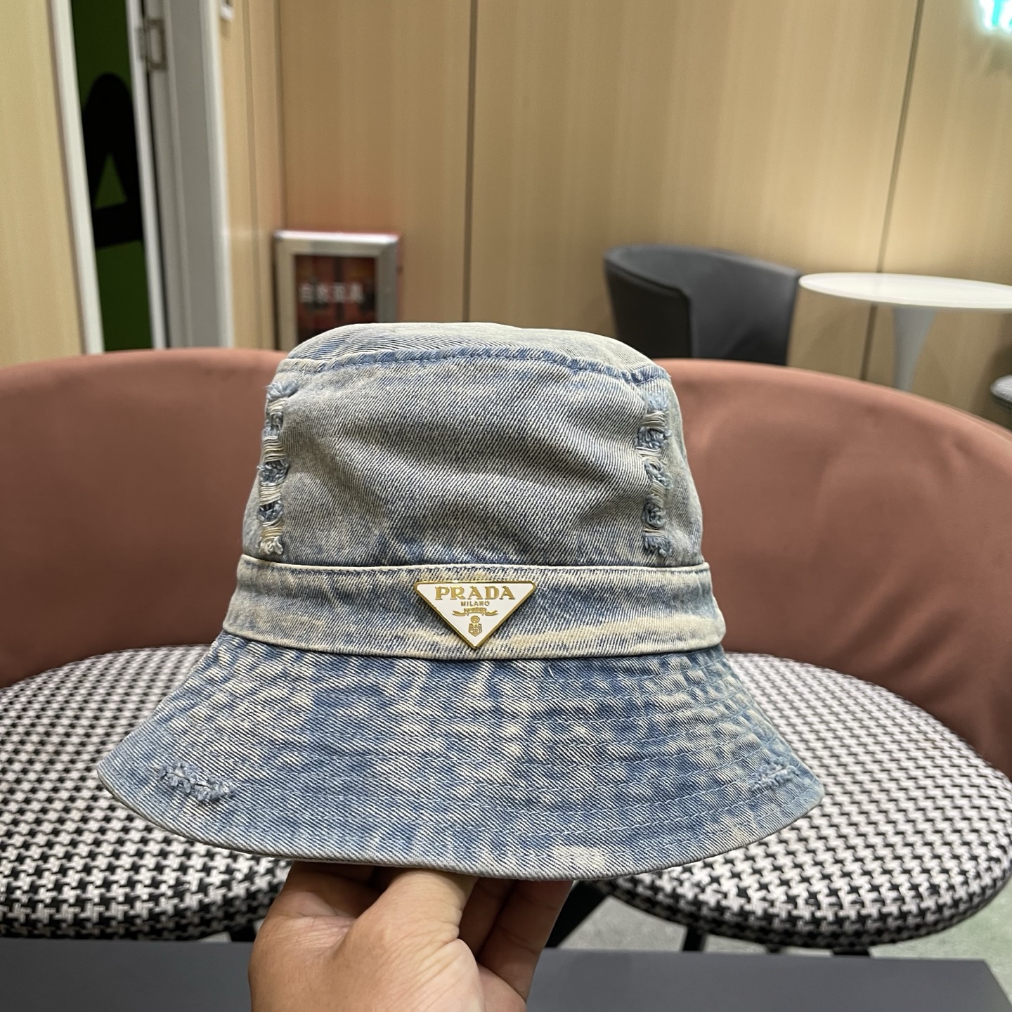 Pr@da 普拉达牛仔布渔夫帽洗水牛仔色，秀场同款，面料柔软舒适百搭休闲款，闭眼入！