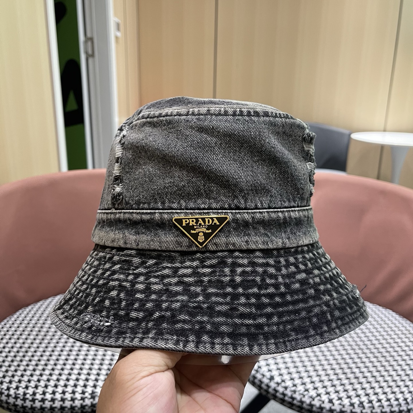 Pr@da 普拉达牛仔布渔夫帽洗水牛仔色，秀场同款，面料柔软舒适百搭休闲款，闭眼入！