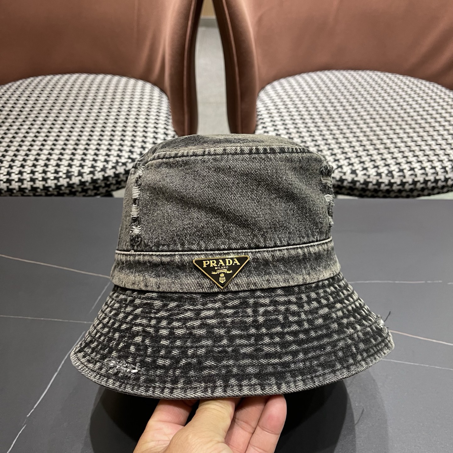 Pr@da 普拉达牛仔布渔夫帽洗水牛仔色，秀场同款，面料柔软舒适百搭休闲款，闭眼入！