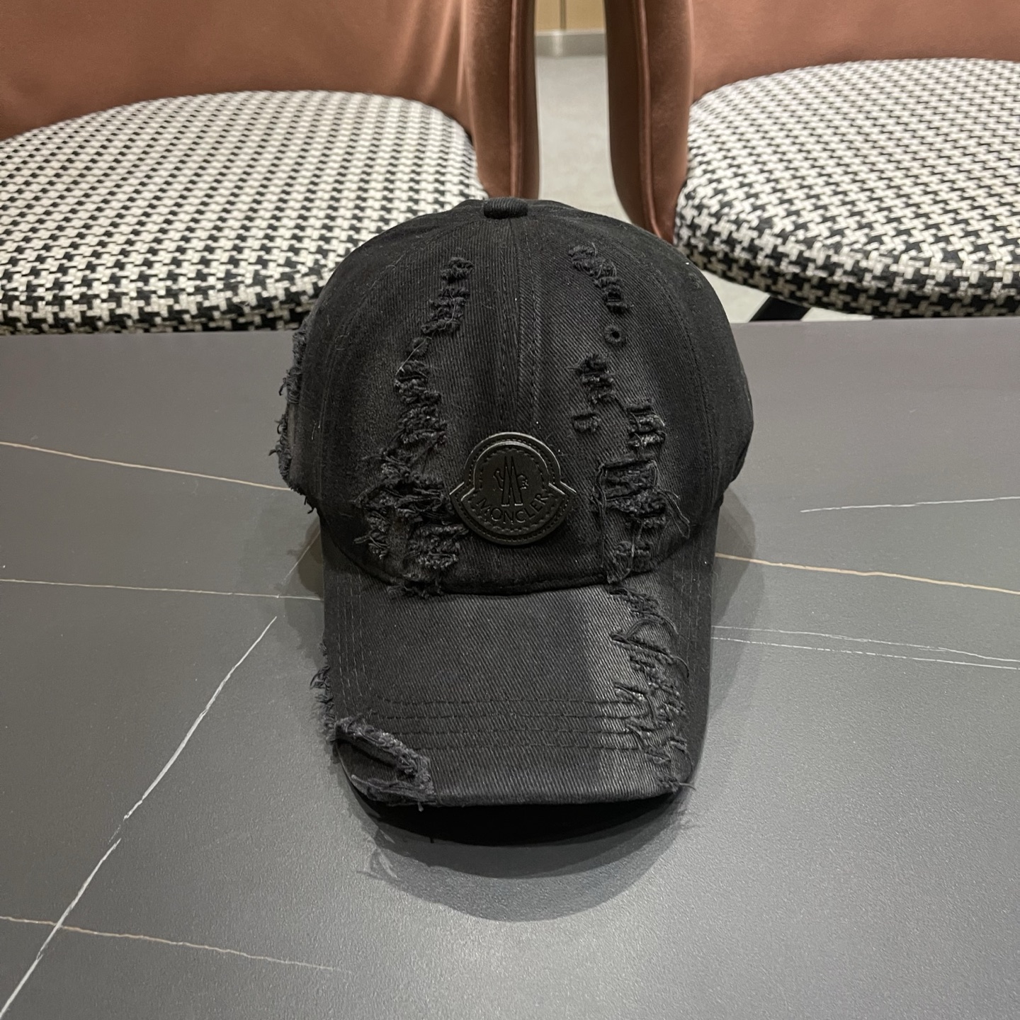 蒙口MONCLER破洞棒球帽，潮人穿搭色系，视觉效果超强，好看有质感！