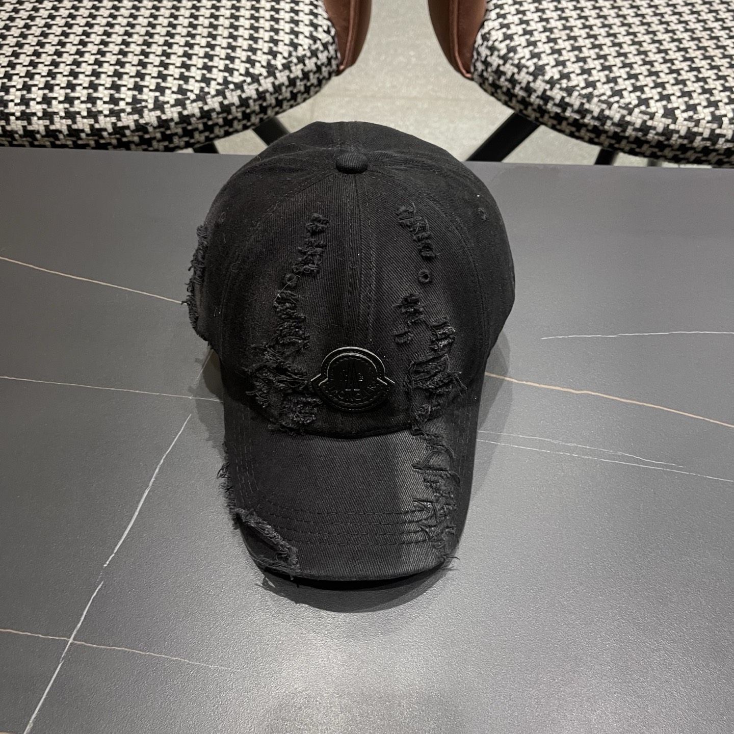蒙口MONCLER破洞棒球帽，潮人穿搭色系，视觉效果超强，好看有质感！