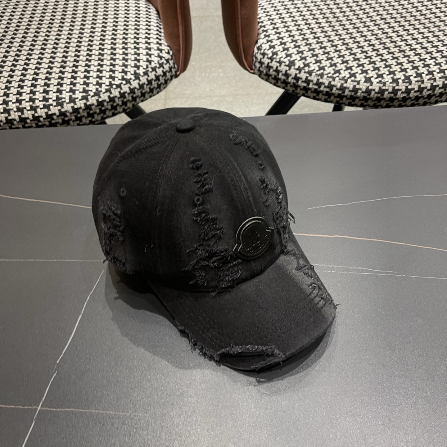 蒙口MONCLER破洞棒球帽，潮人穿搭色系，视觉效果超强，好看有质感！