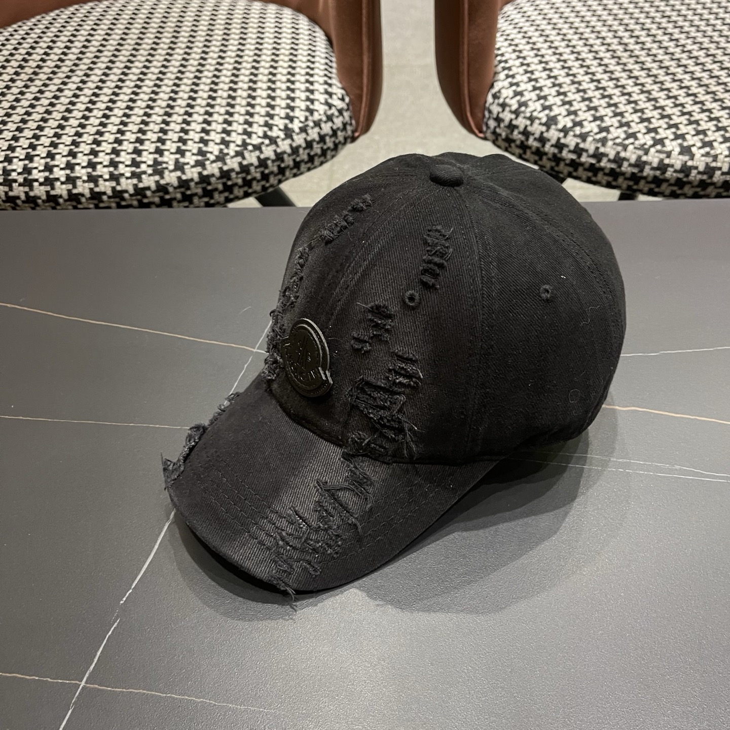 蒙口MONCLER破洞棒球帽，潮人穿搭色系，视觉效果超强，好看有质感！