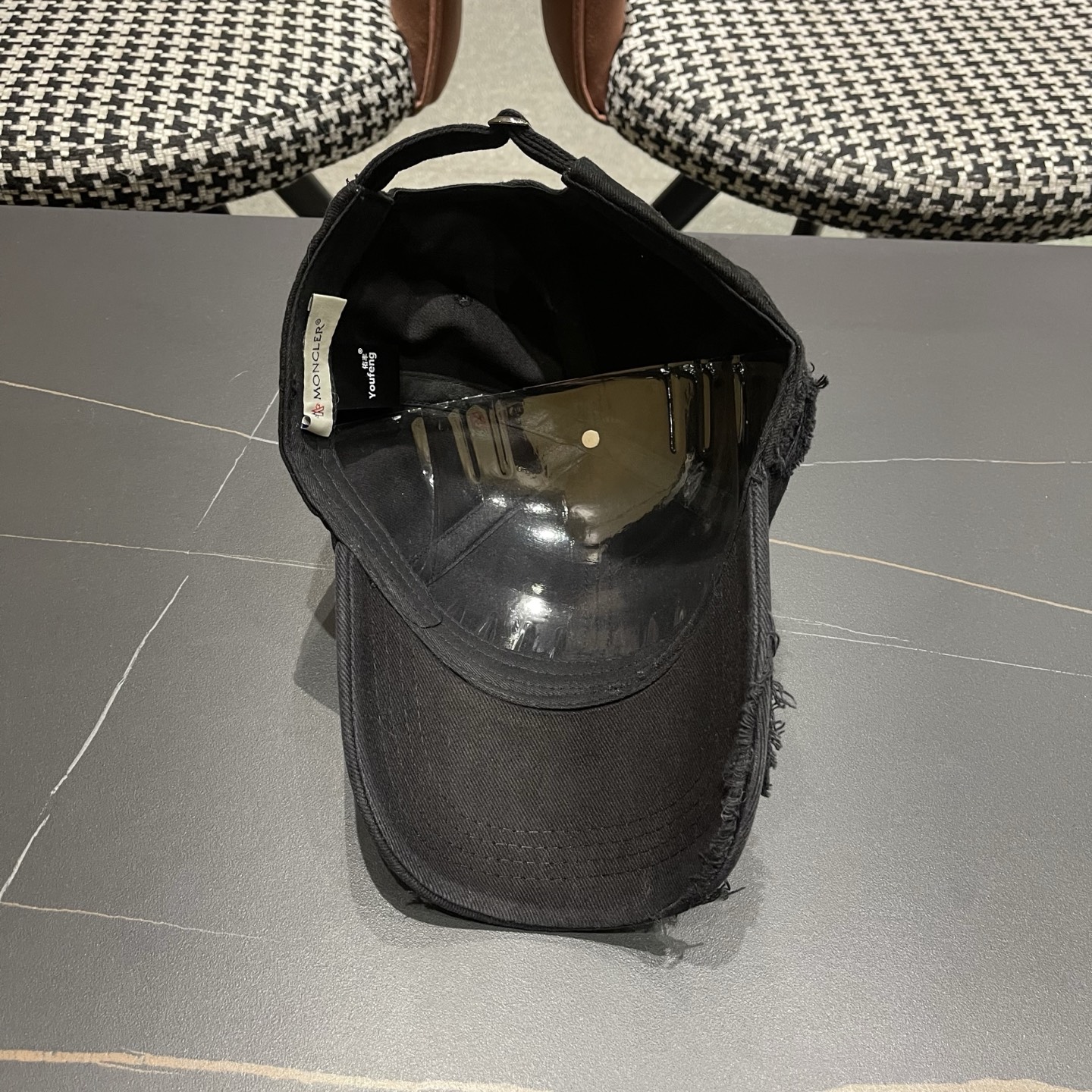 蒙口MONCLER破洞棒球帽，潮人穿搭色系，视觉效果超强，好看有质感！