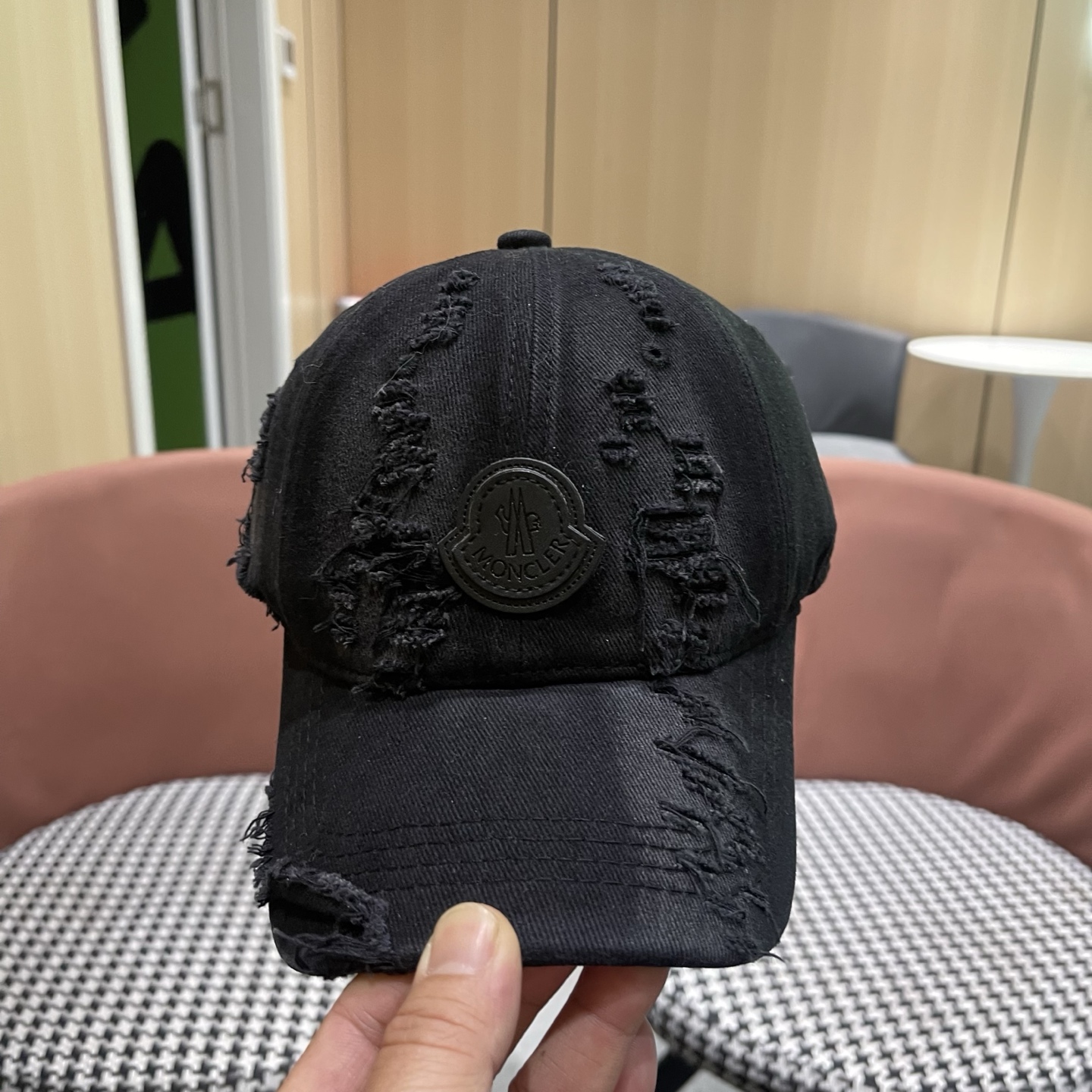 蒙口MONCLER破洞棒球帽，潮人穿搭色系，视觉效果超强，好看有质感！